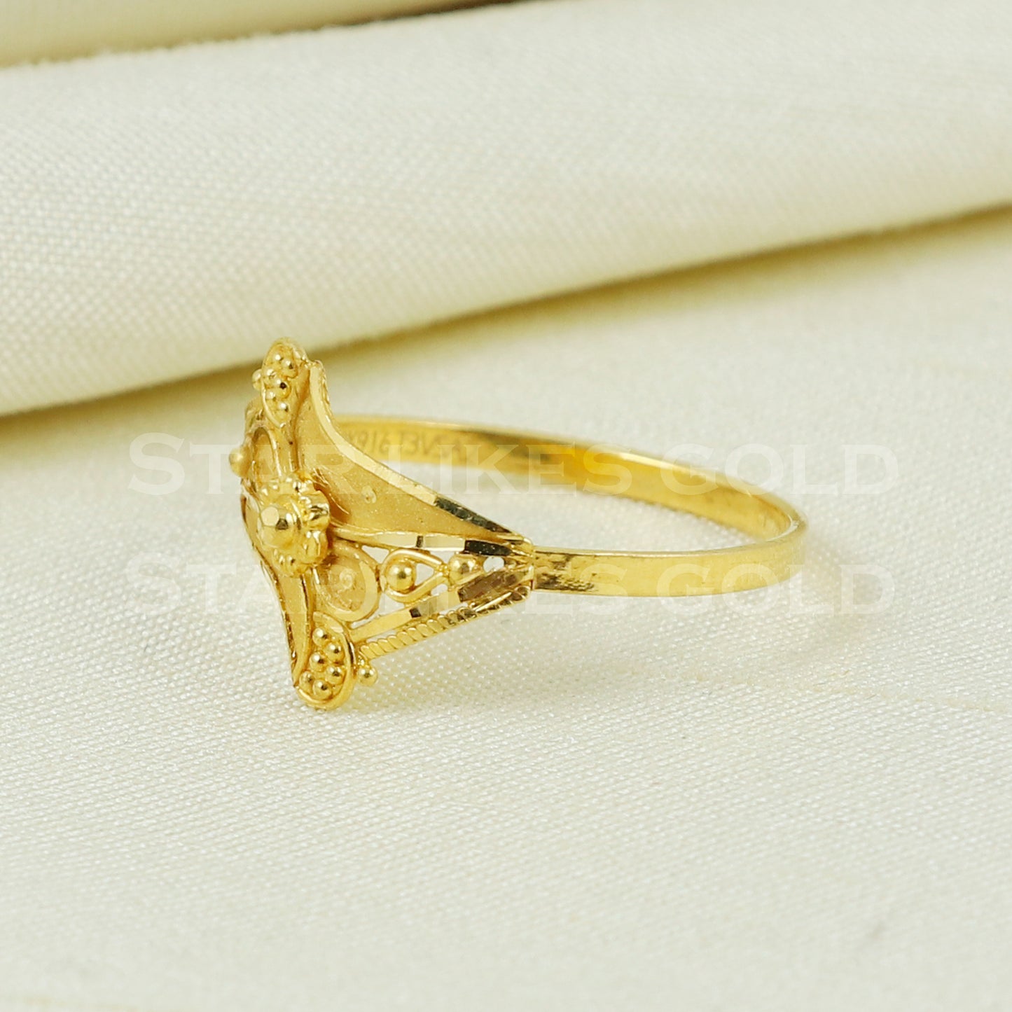22K Yellow Gold Ring Genuine Hallmarked 916 Handcrafted Jewelry B1026