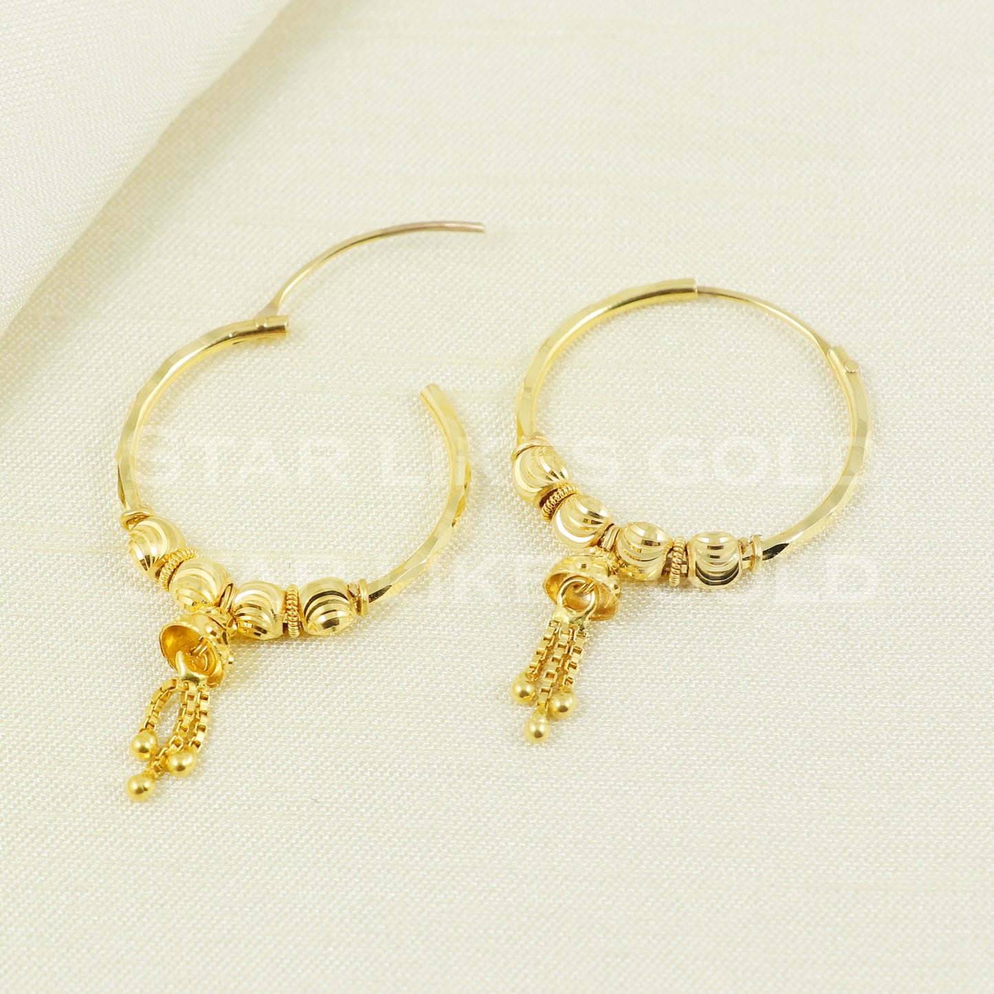 18 karat 18k gold bali hoop earrings B1099