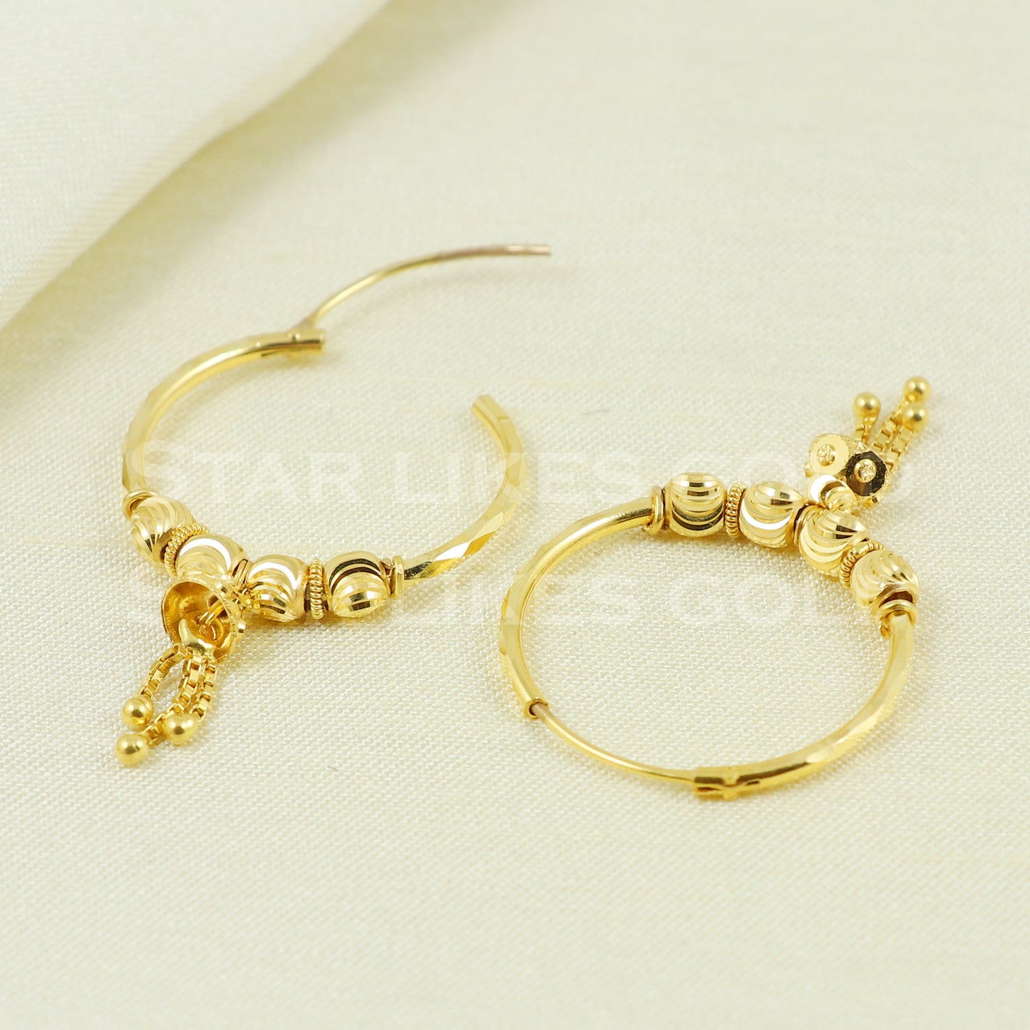 18 karat 18k gold bali hoop earrings B1099