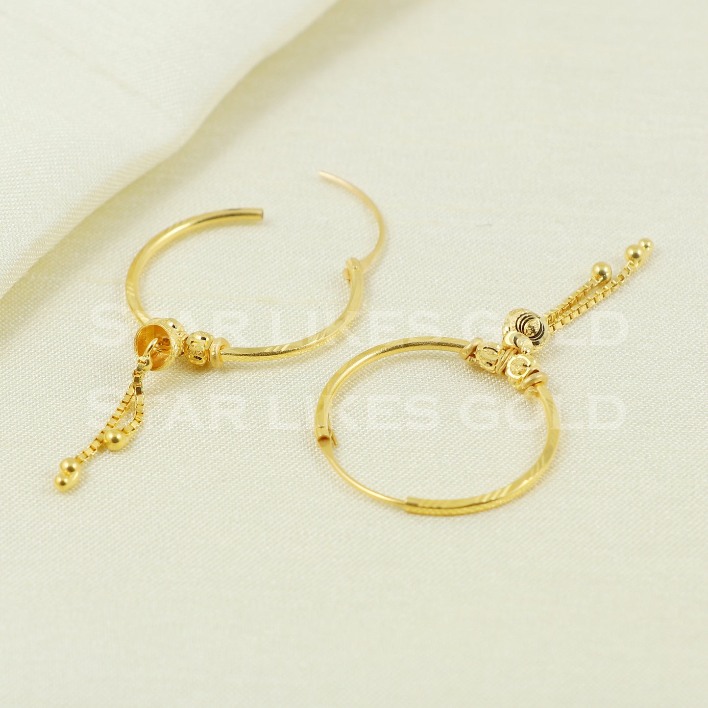 18 karat 18k gold bali hoop earrings B1100
