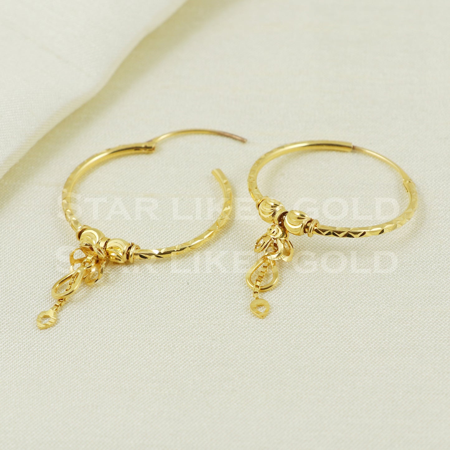 18 karat 18k gold bali hoop earrings B1102