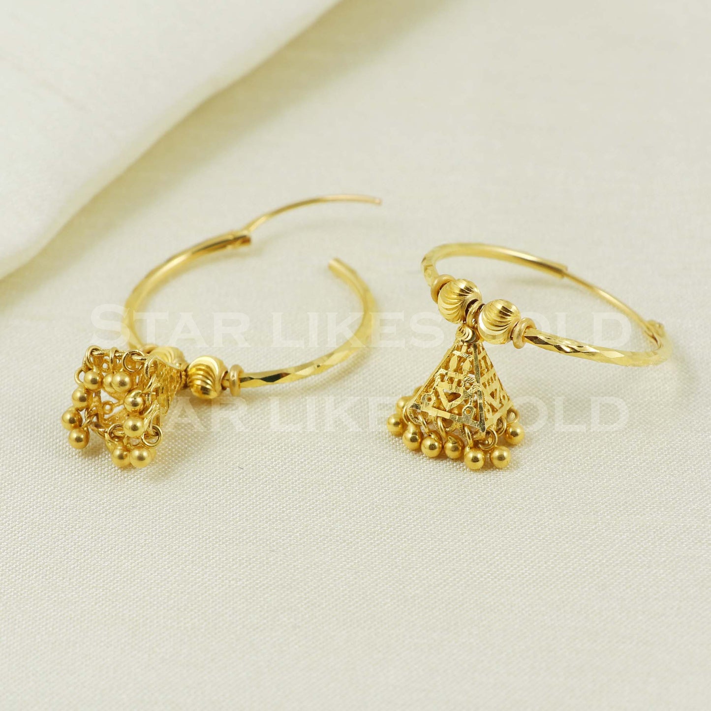 18 karat 18k gold bali hoop earrings B1104