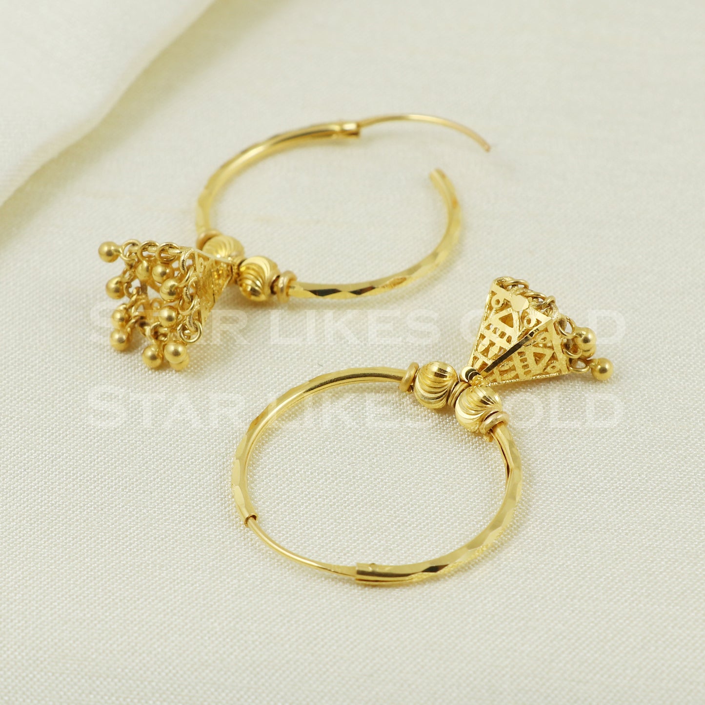 18 karat 18k gold bali hoop earrings B1104