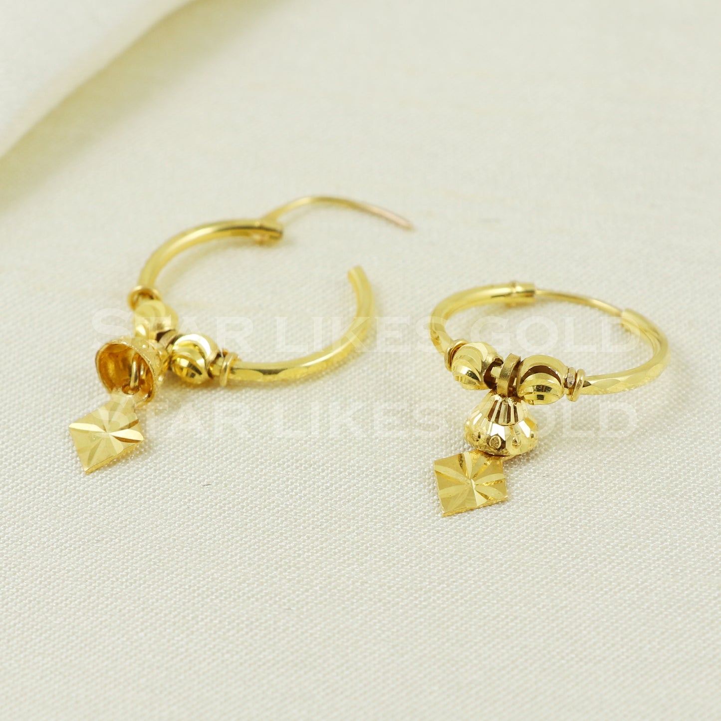 18 karat 18k gold bali hoop earrings B1107