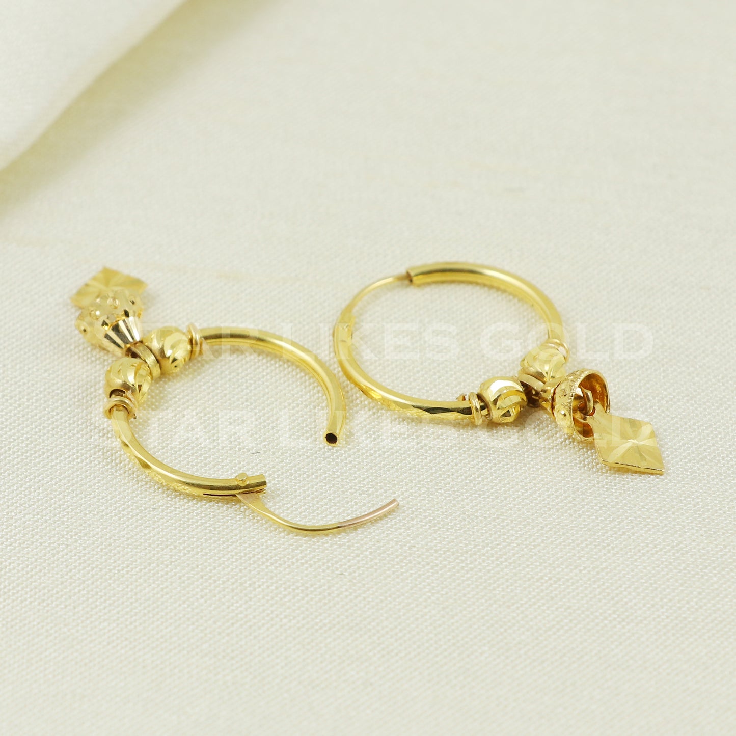 18 karat 18k gold bali hoop earrings B1107