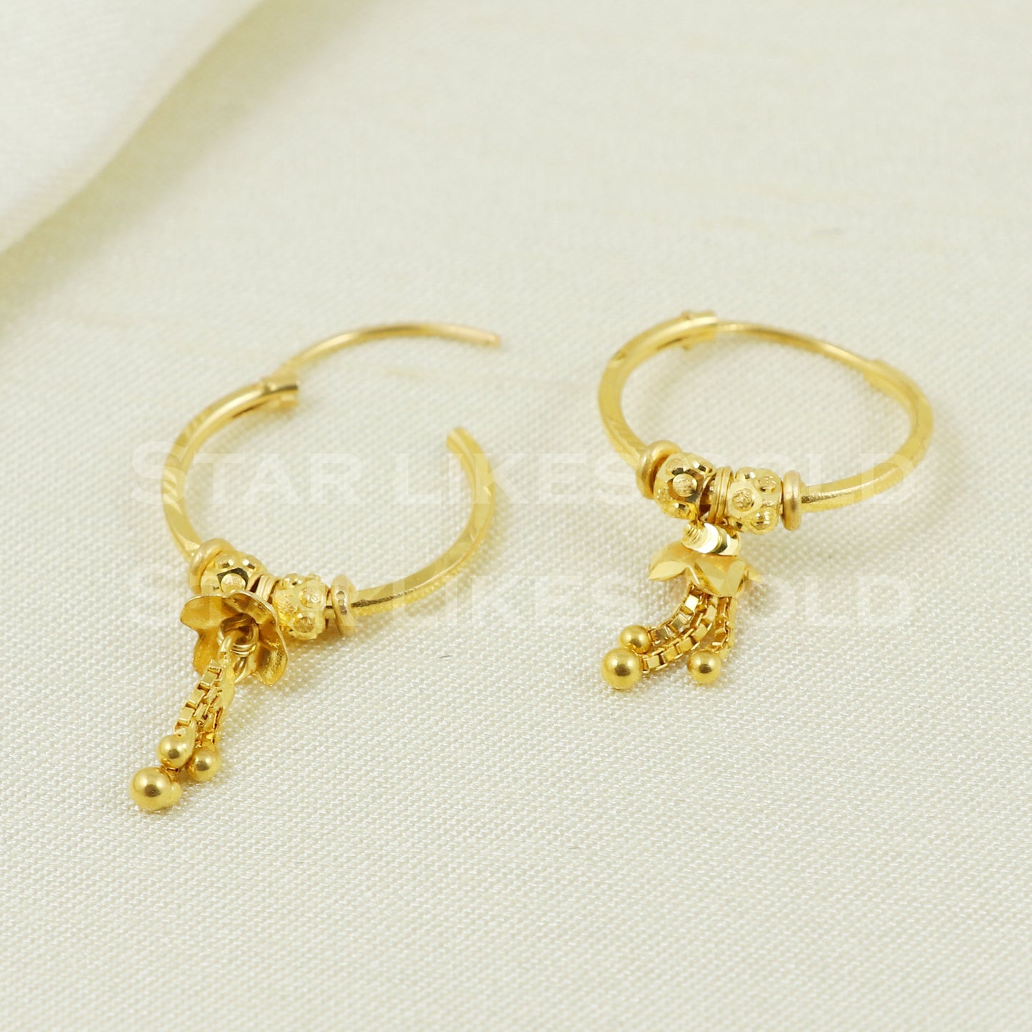 18 karat 18k gold bali hoop earrings B1108