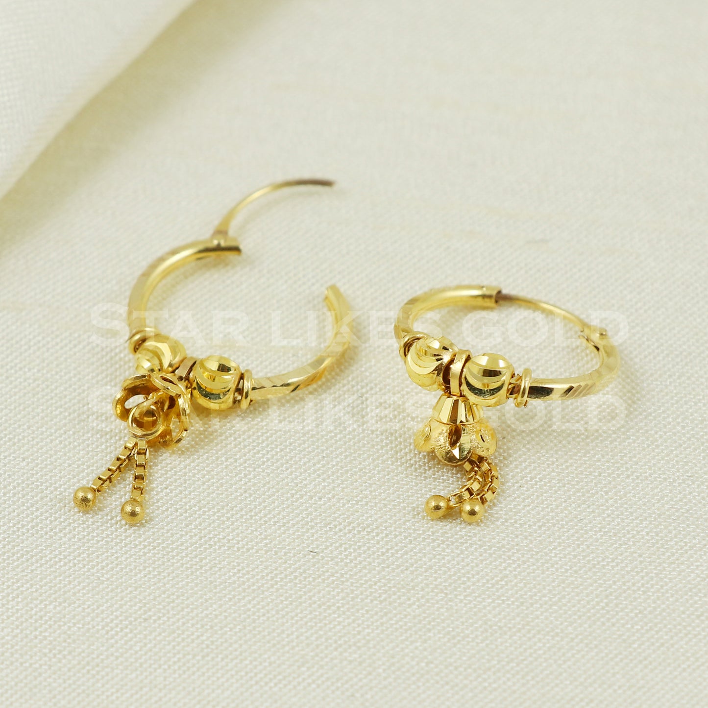 18 karat 18k gold bali hoop earrings B1109