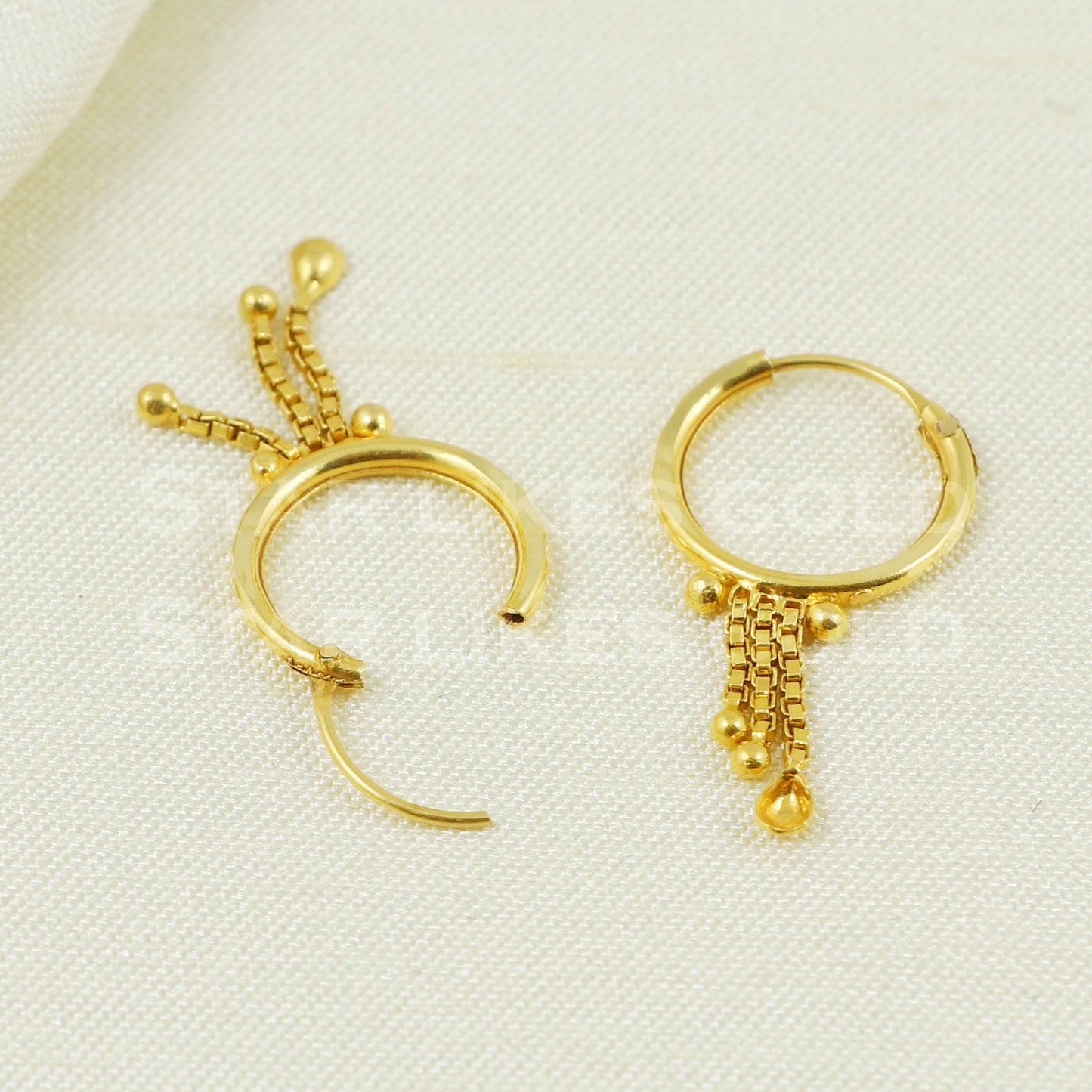 18 karat 18k gold bali hoop earrings B1113
