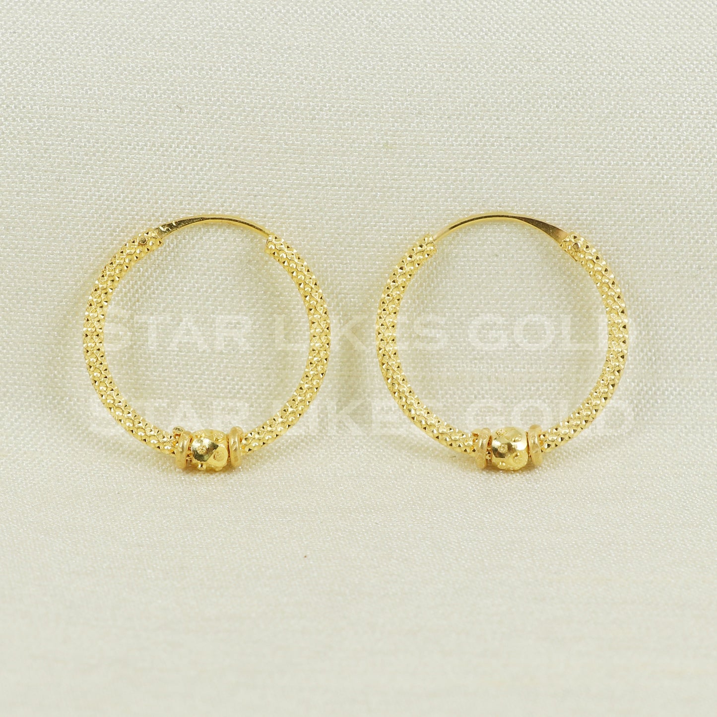 18 karat 18k gold bali hoop earrings B1118