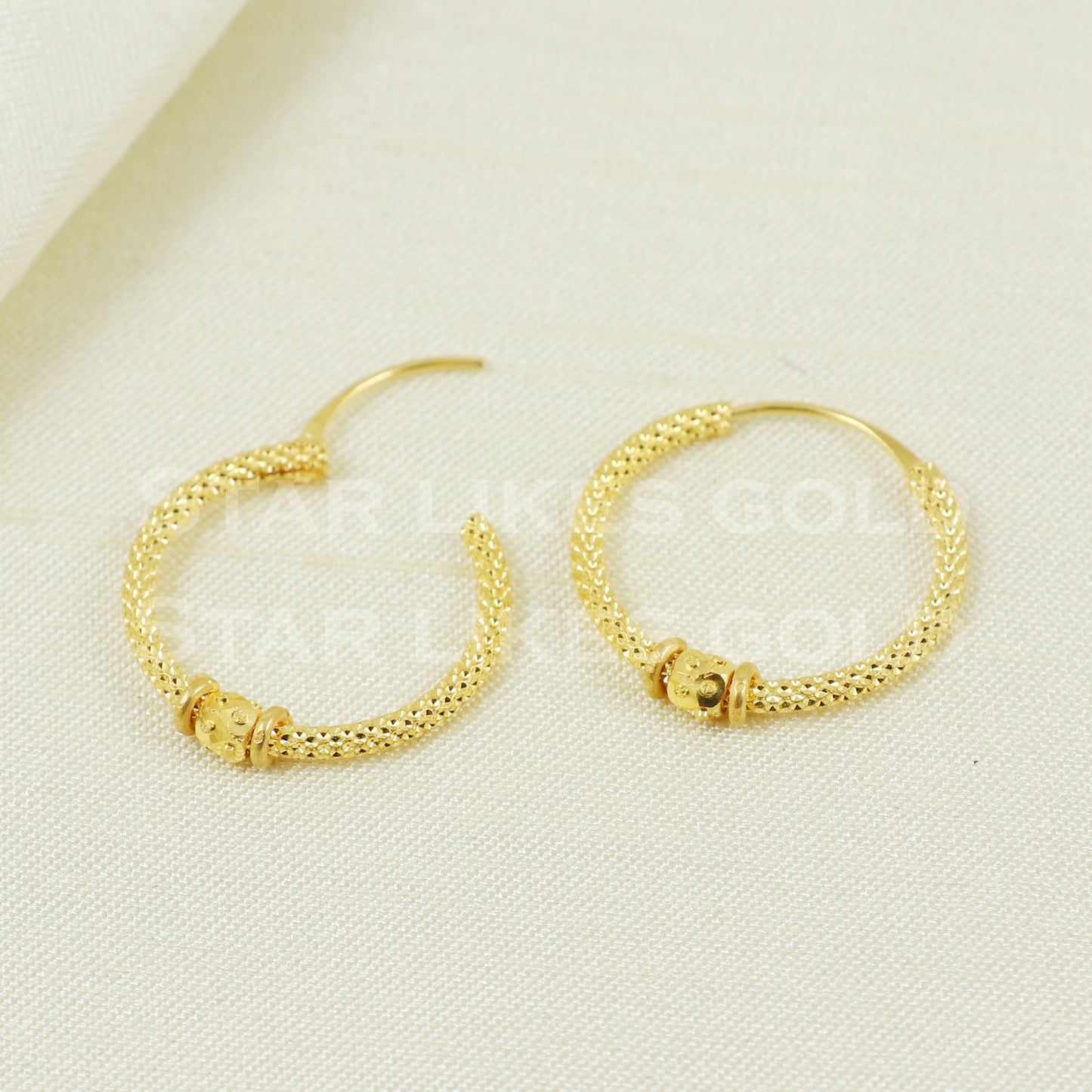 18 karat 18k gold bali hoop earrings B1118
