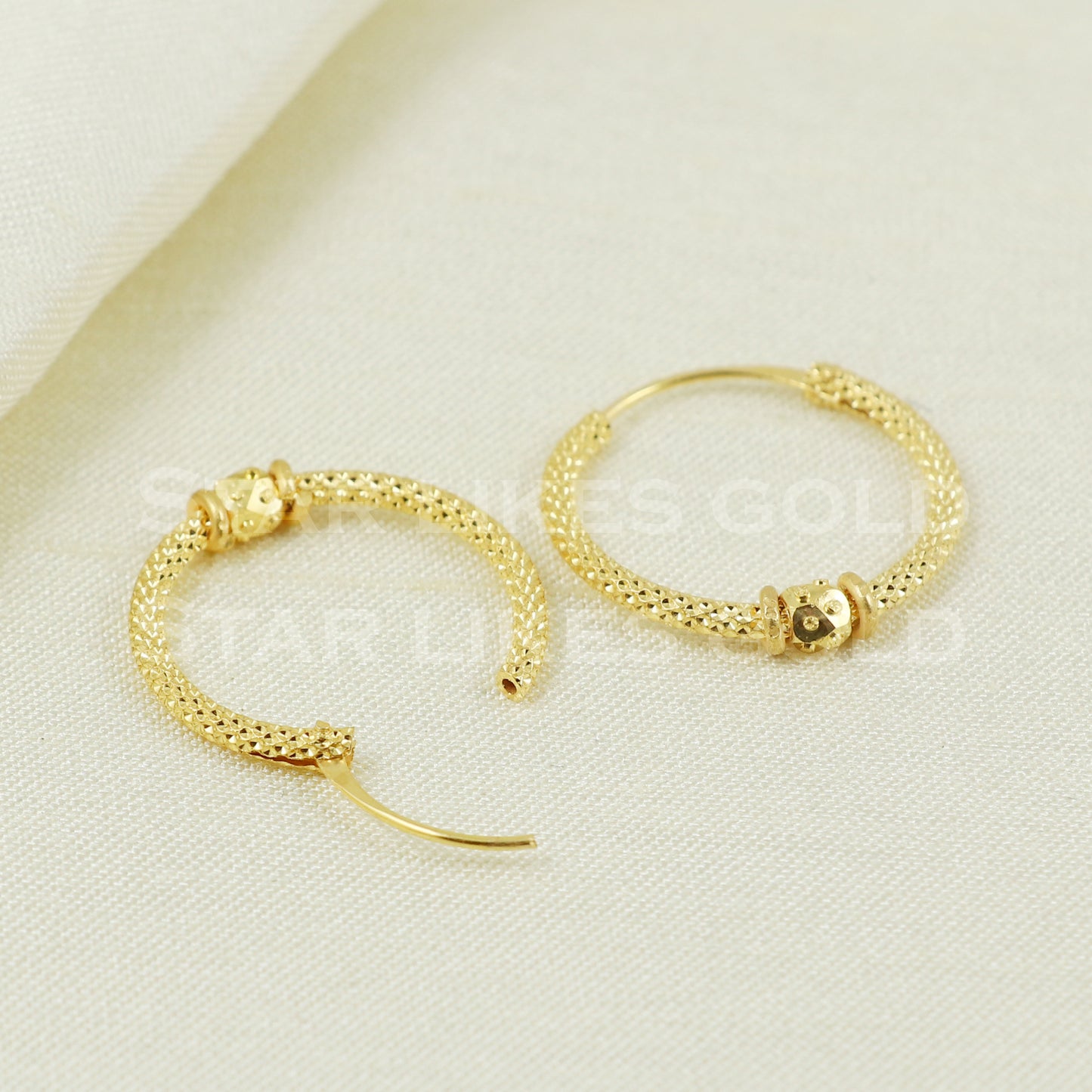 18 karat 18k gold bali hoop earrings B1118