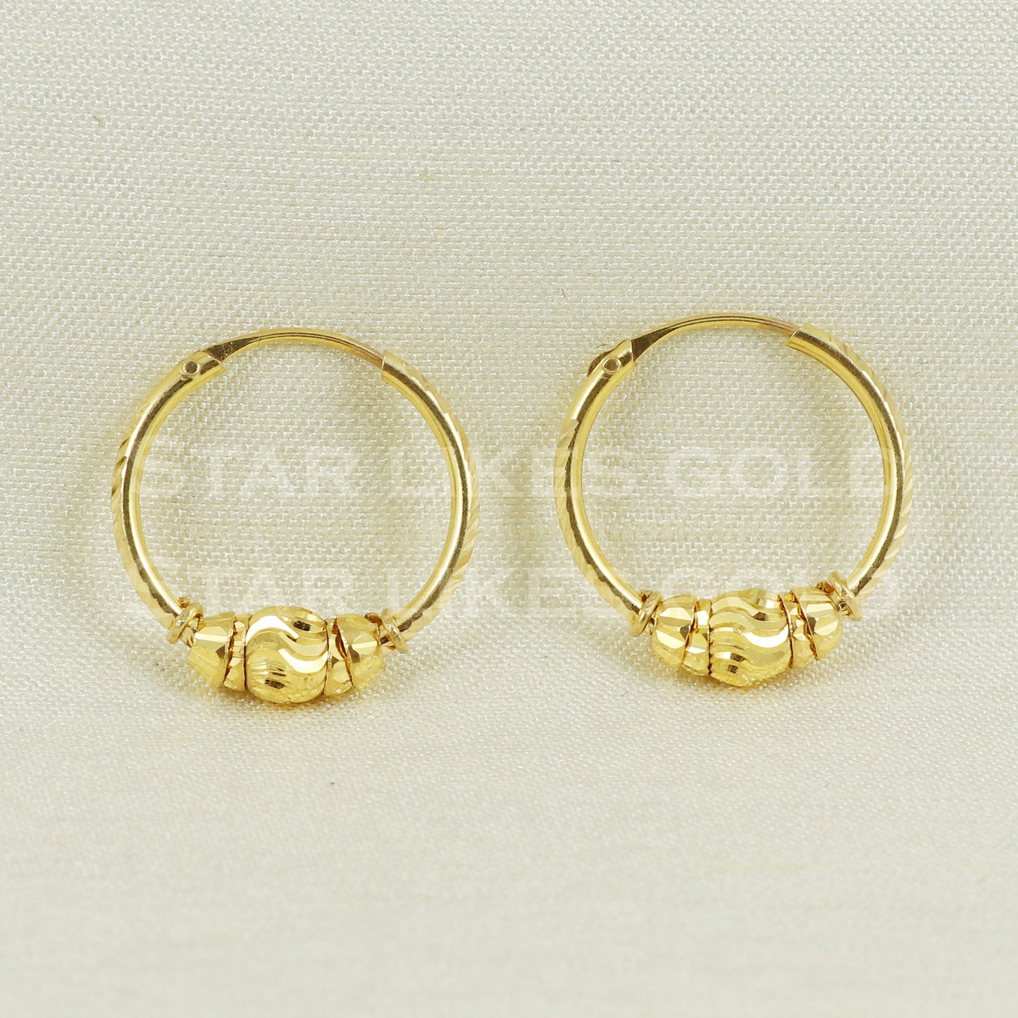 18 karat 18k gold bali hoop earrings B1119
