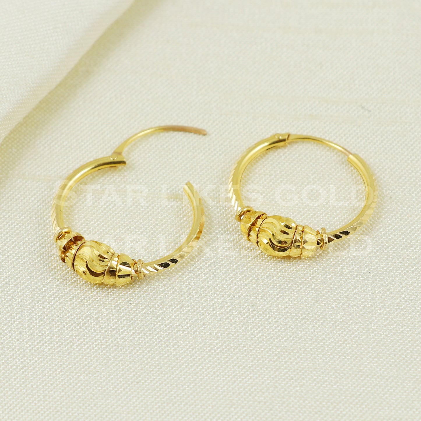 18 karat 18k gold bali hoop earrings B1119