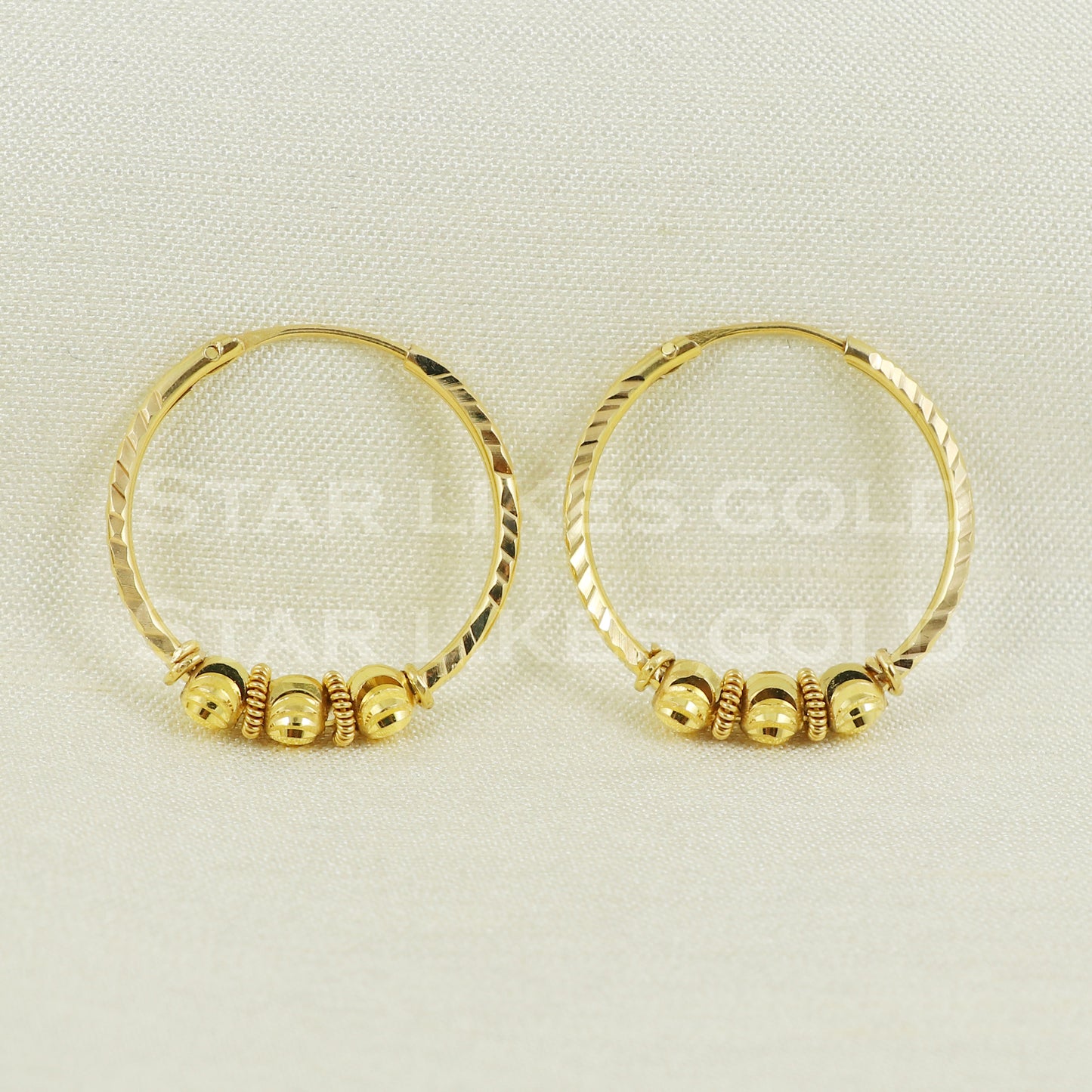 18 karat 18k gold bali hoop earrings B1120