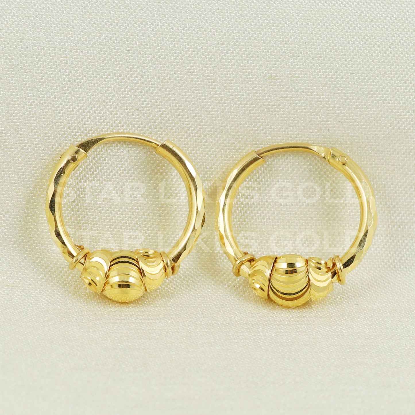 18 karat 18k gold bali hoop earrings B1121