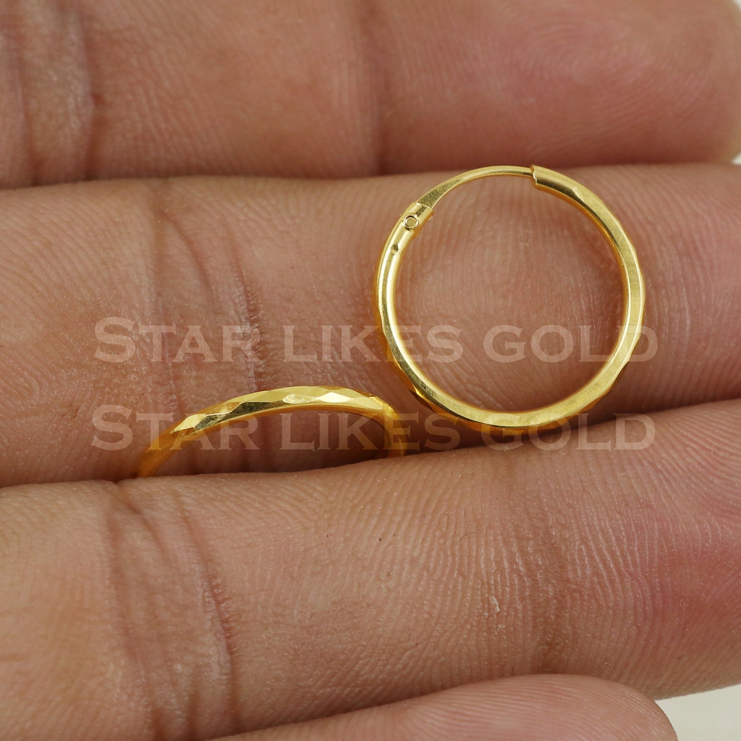 18 karat 18k gold bali hoop earrings B1125
