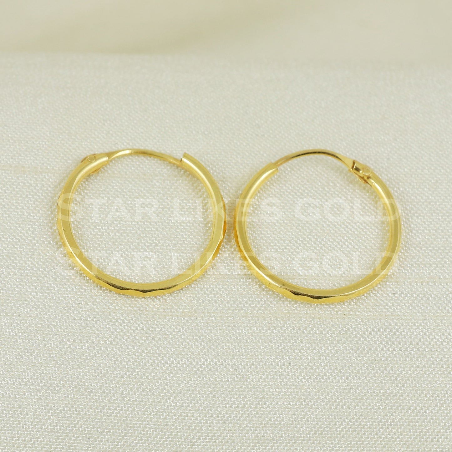 18 karat 18k gold bali hoop earrings B1127