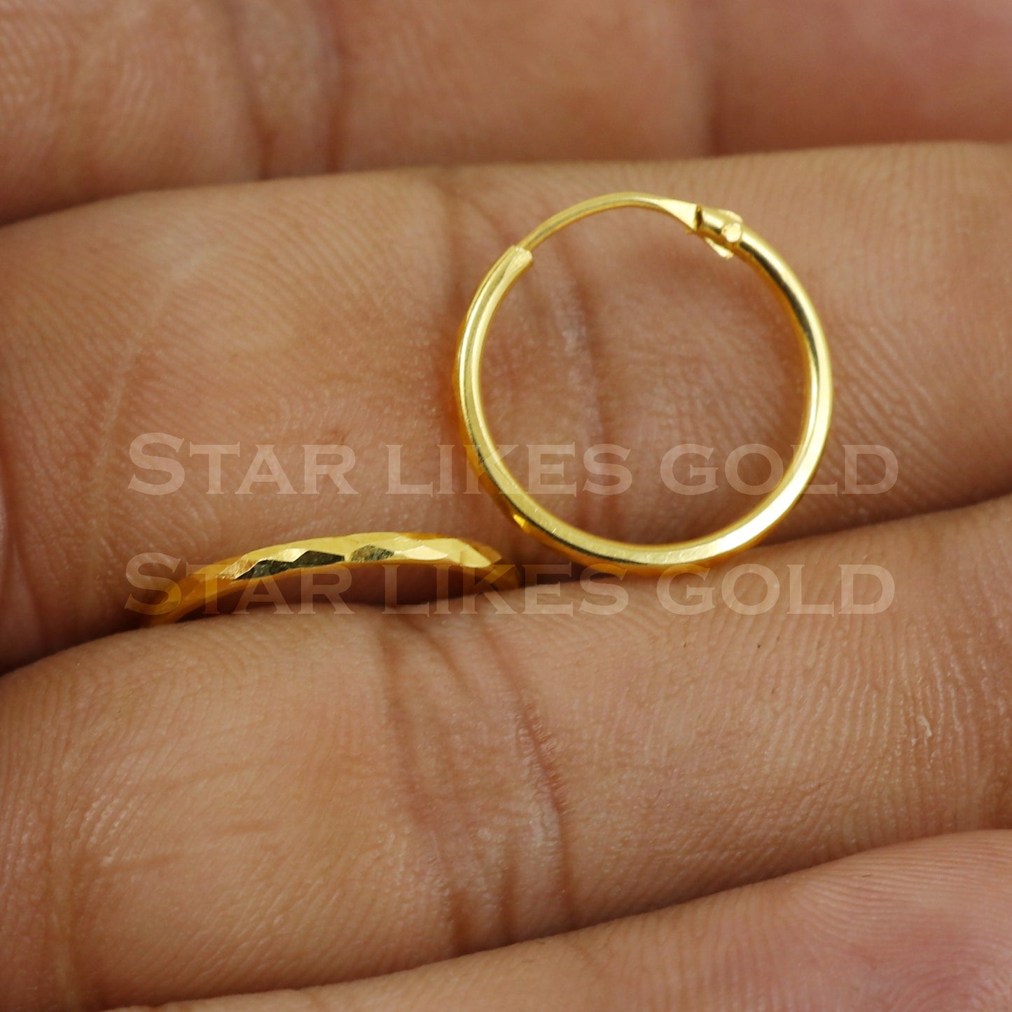 18 karat 18k gold bali hoop earrings B1127