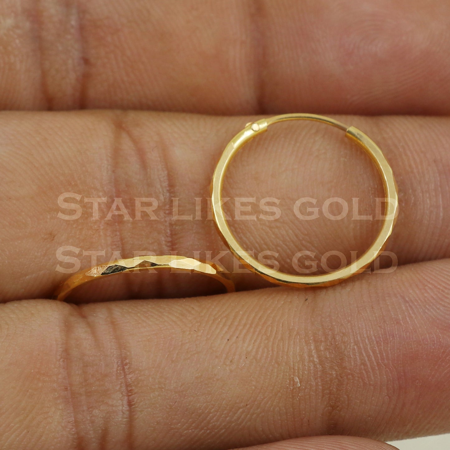 18 karat 18k gold bali hoop earrings B1129