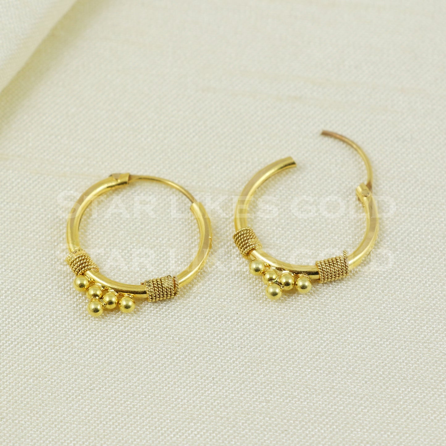 18 karat 18k gold bali hoop earrings B1131