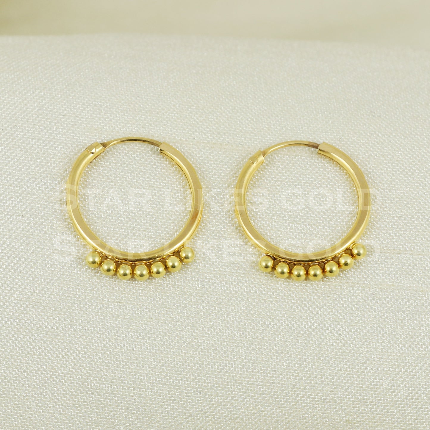 18 karat 18k gold bali hoop earrings B1134