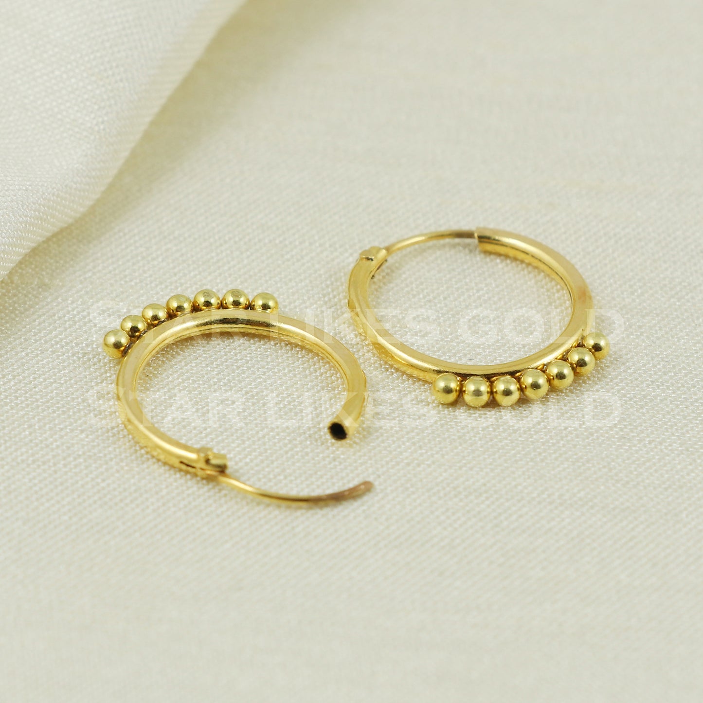 18 karat 18k gold bali hoop earrings B1134