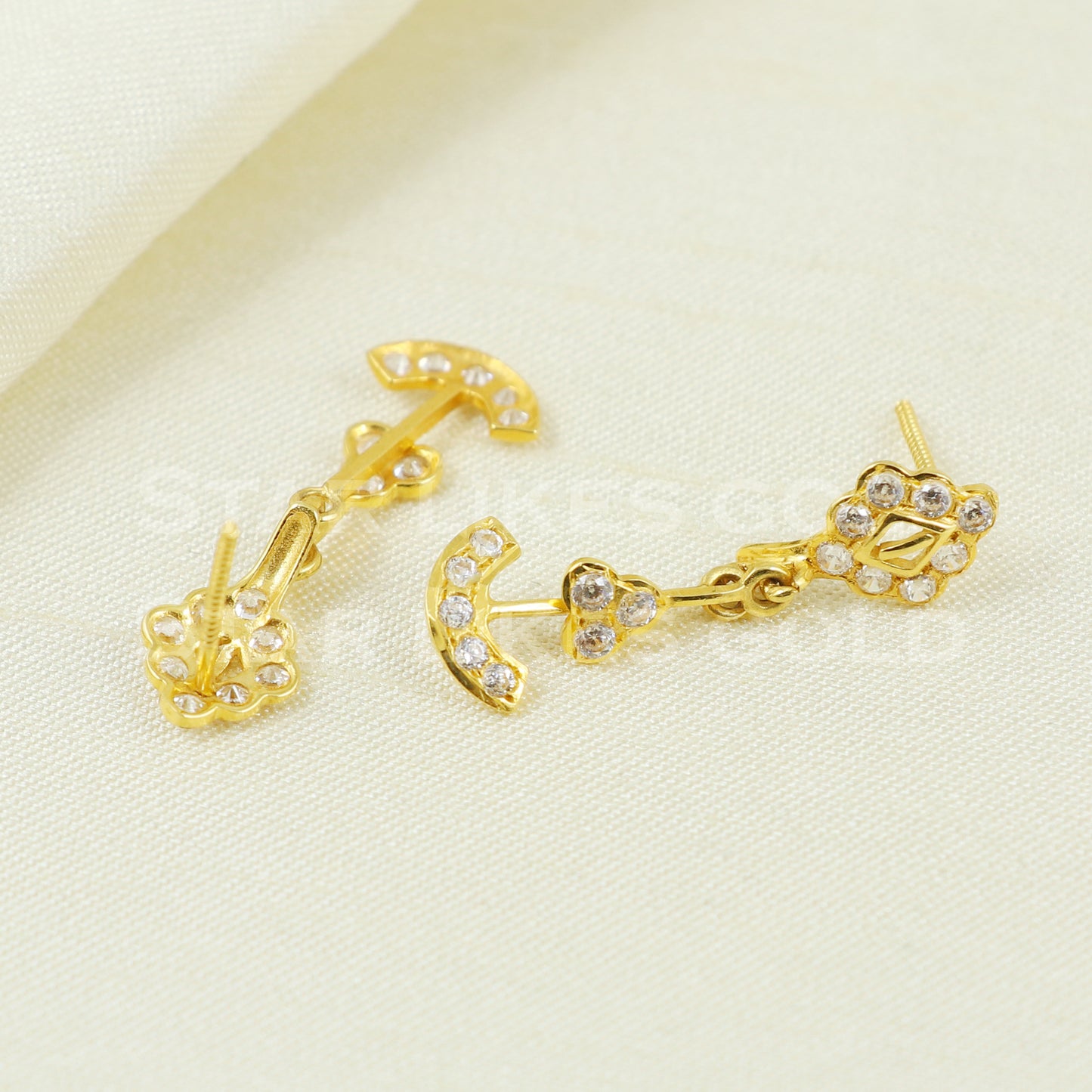 18 karat 18k gold dangle earrings jewelry B1150