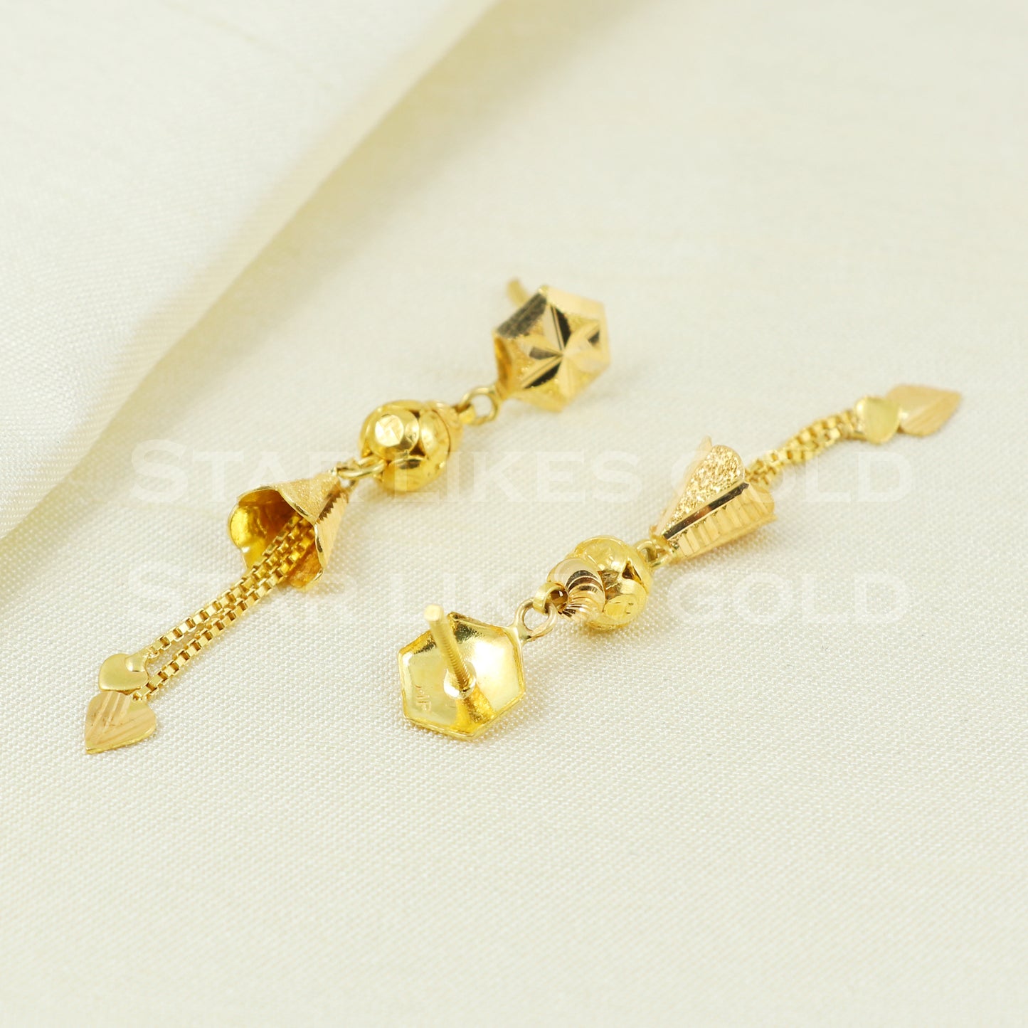 18 karat 18k gold dangle earrings jewelry B1155
