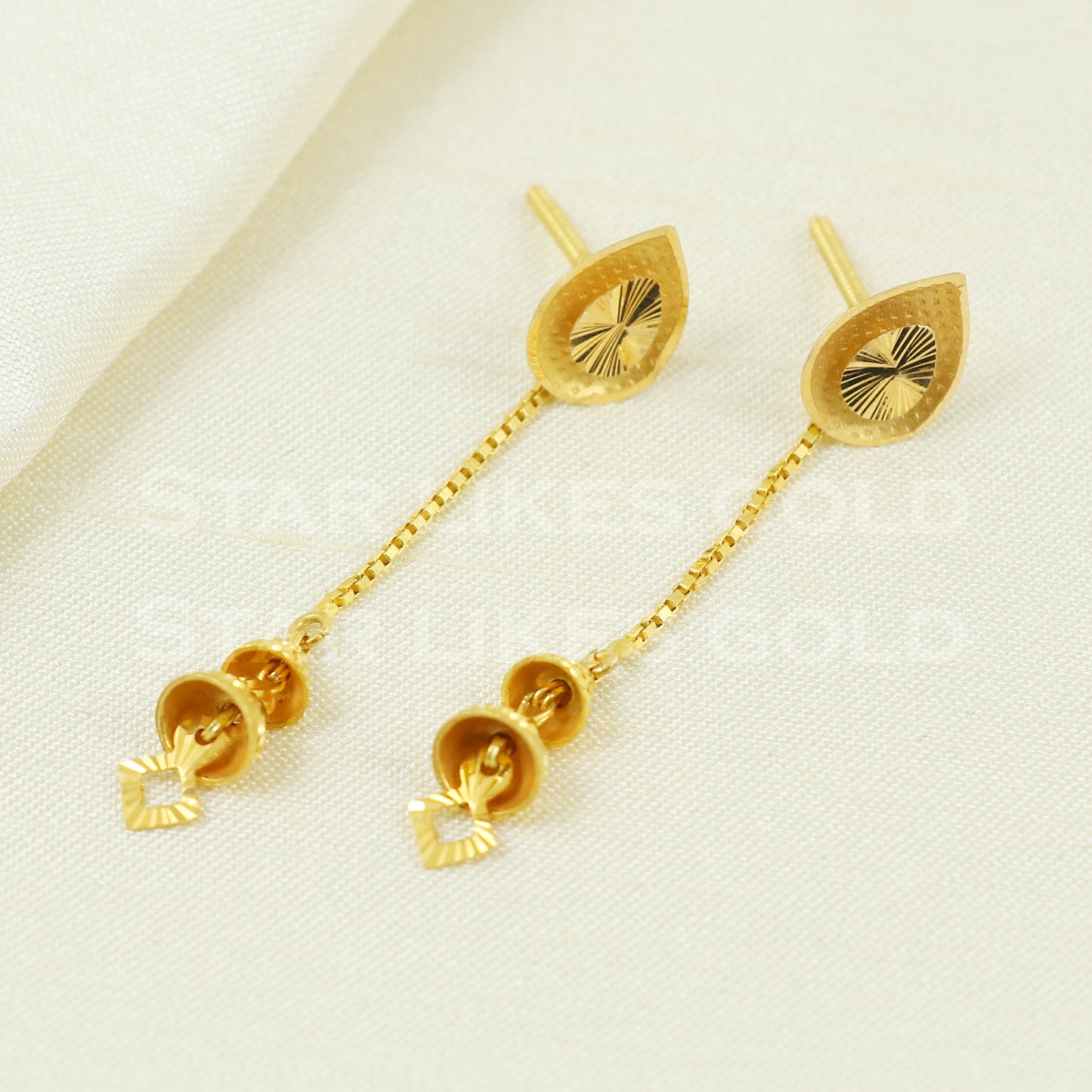 18 karat 18k gold dangle earrings jewelry B1156