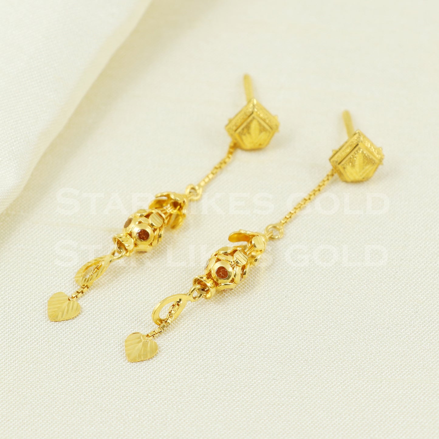 18 karat 18k gold dangle earrings jewelry B1157