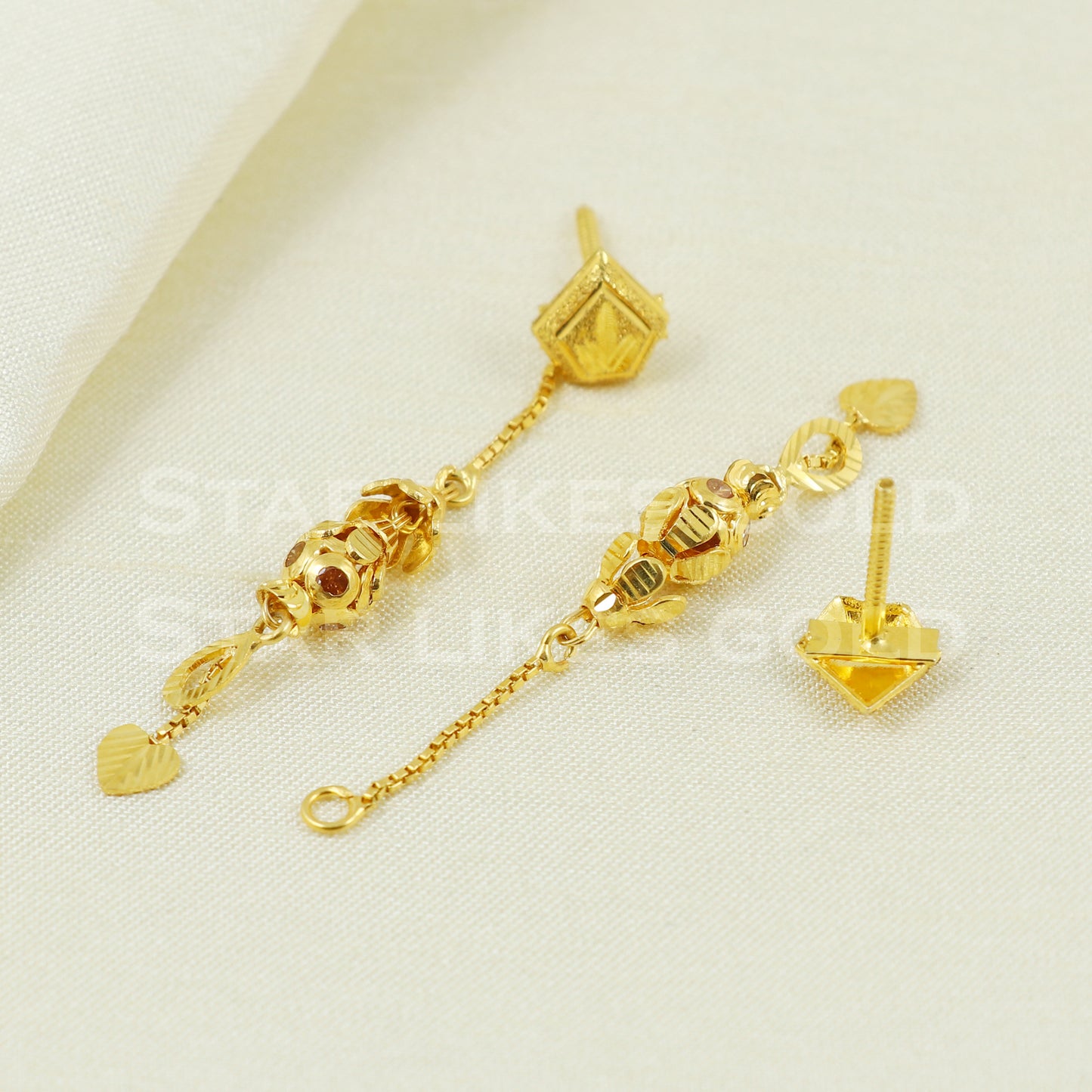 18 karat 18k gold dangle earrings jewelry B1157