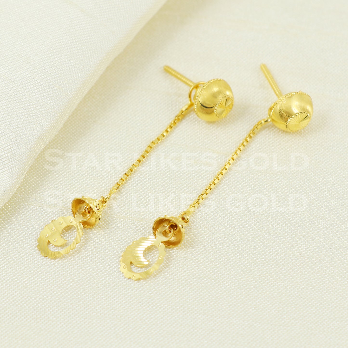 18 karat 18k gold dangle earrings jewelry B1160