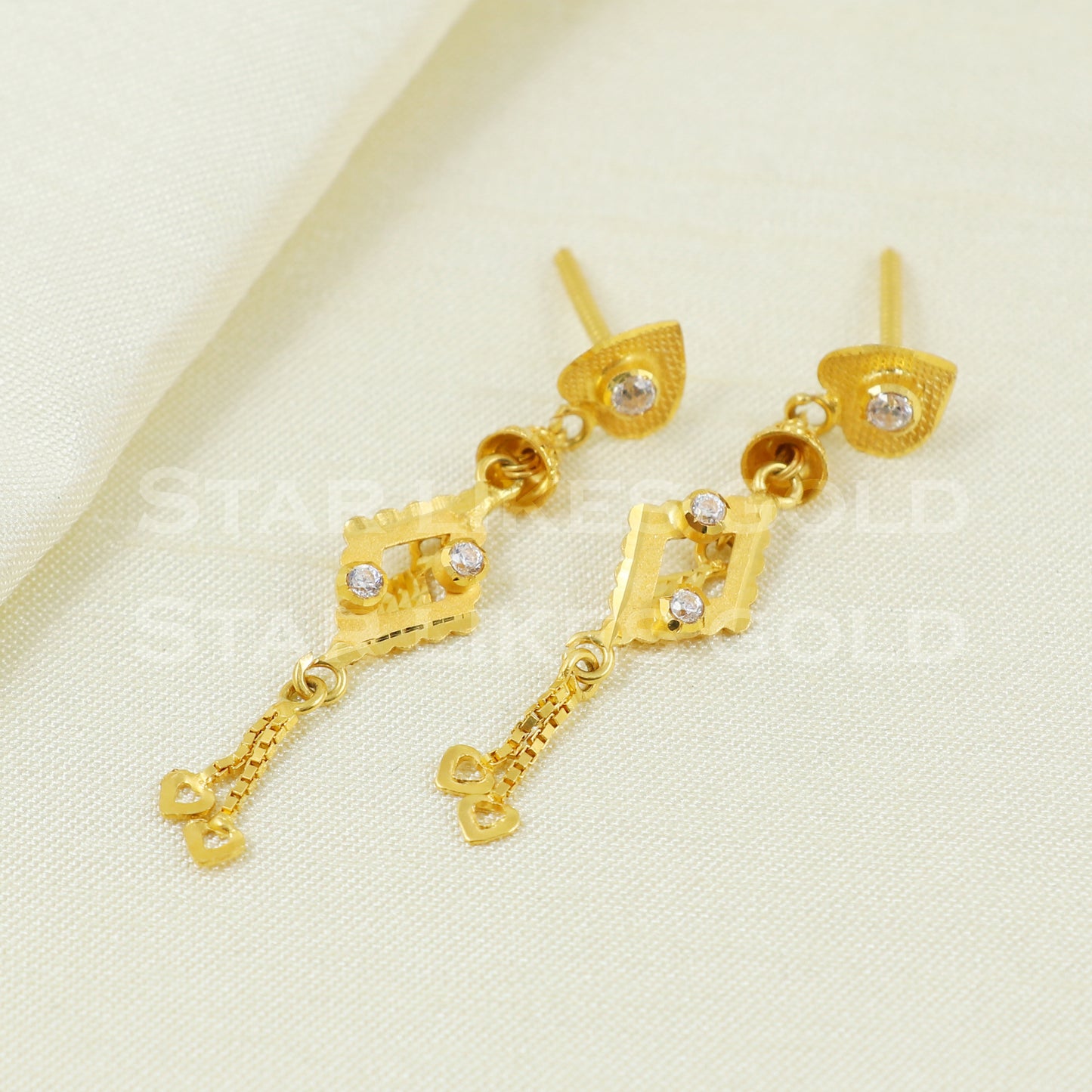 18 karat 18k gold dangle earrings jewelry B1161