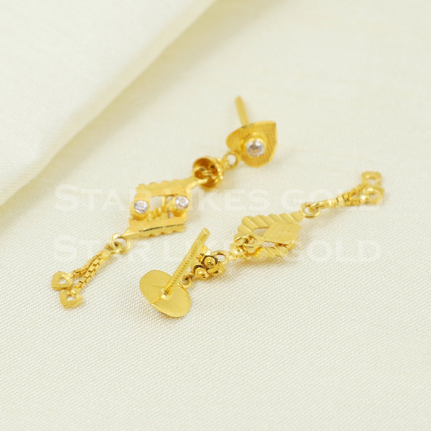 18 karat 18k gold dangle earrings jewelry B1161
