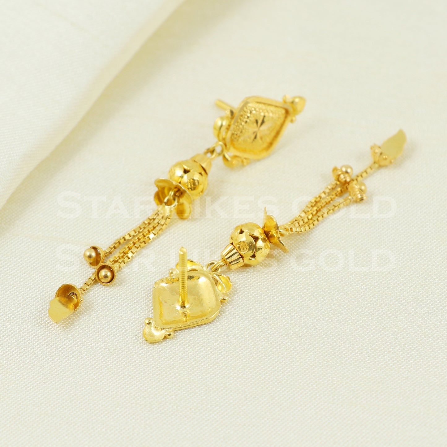 18 karat 18k gold dangle earrings jewelry B1163