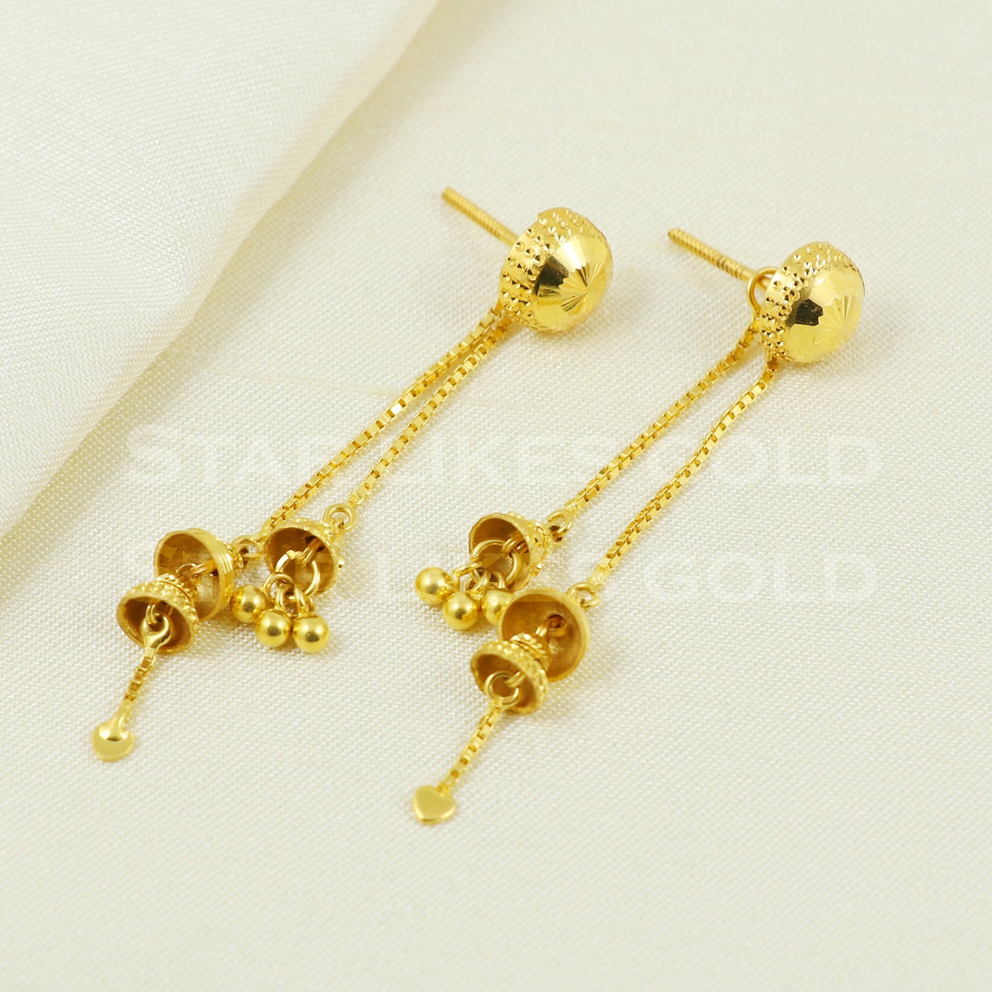 18 karat 18k gold dangle earrings jewelry B1164