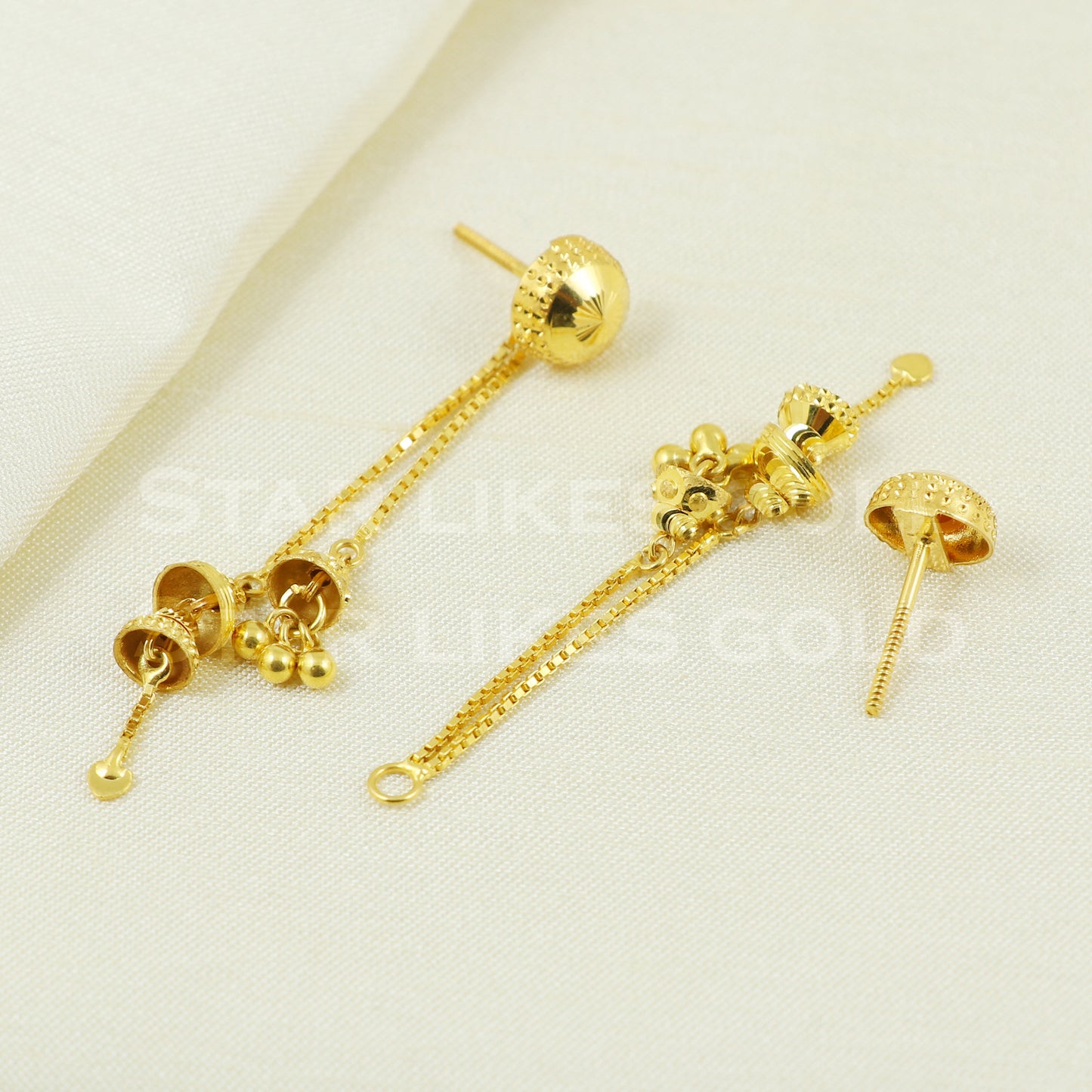 18 karat 18k gold dangle earrings jewelry B1164