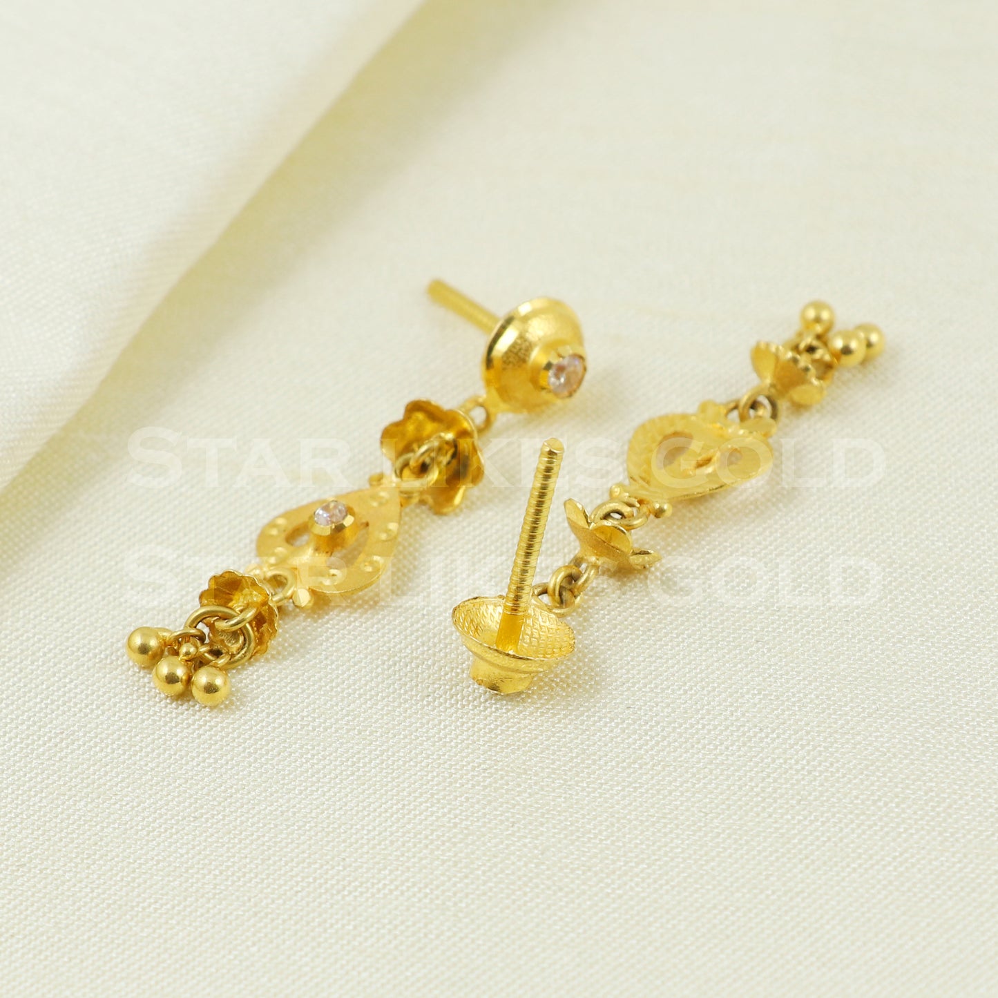 18 karat 18k gold dangle earrings jewelry B1166