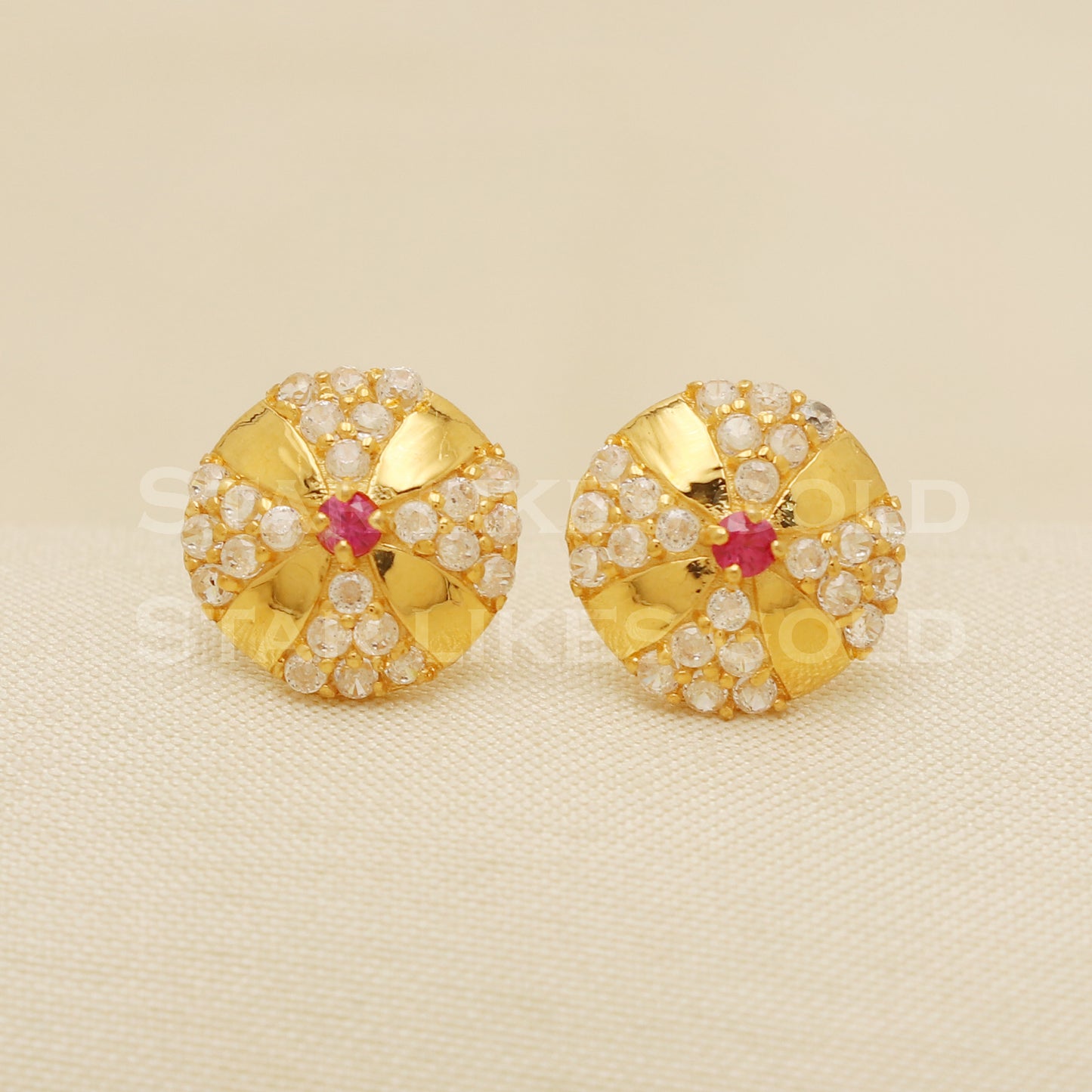 18 karat 18k gold stud earrings jewelry, B1179