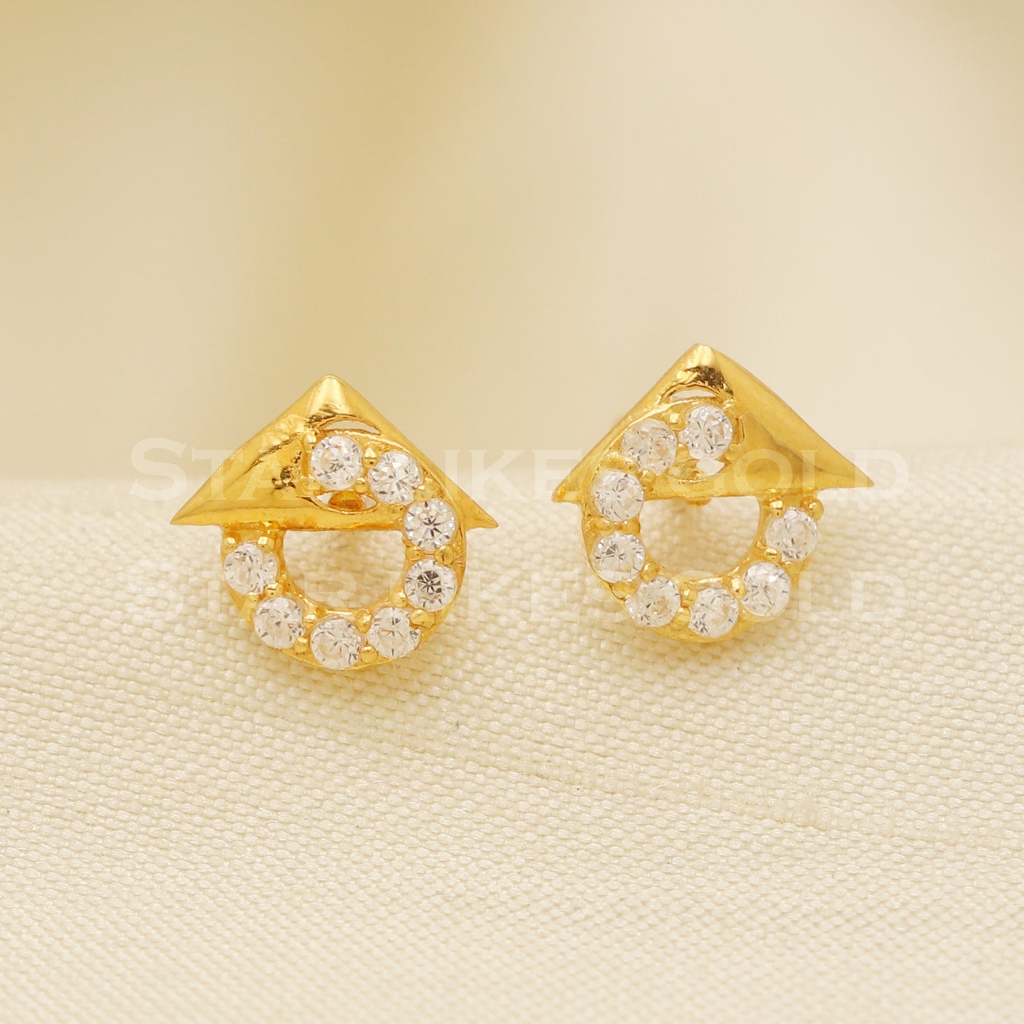 18 karat 18k gold stud earrings jewelry, B1257