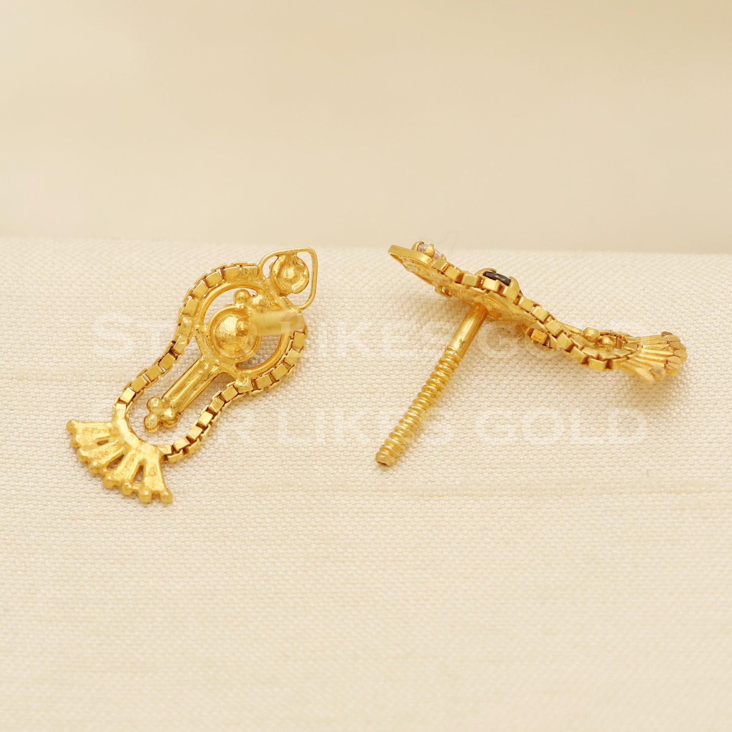 18 karat 18k gold stud earrings jewelry, B1338