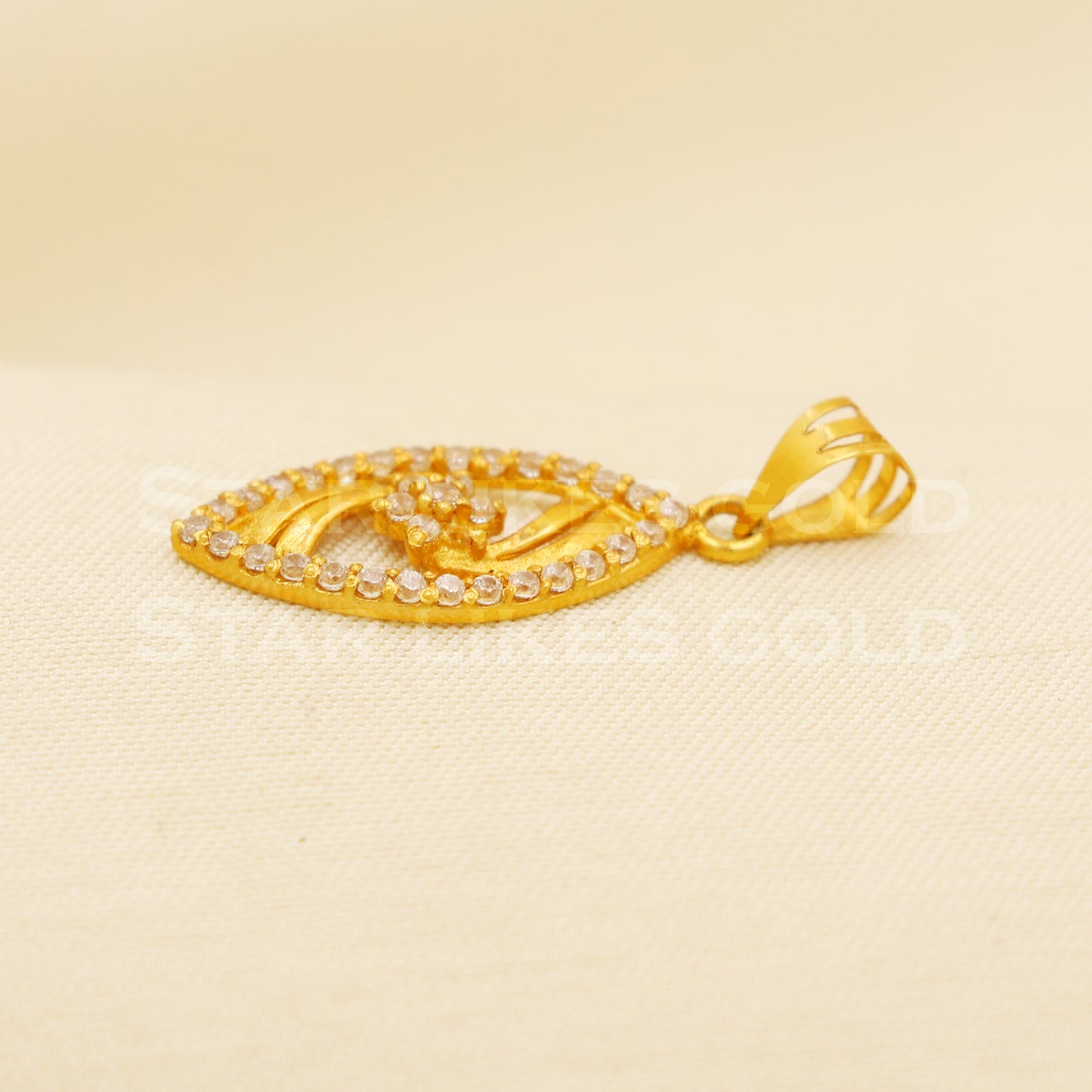 Beautiful 18k Yellow Gold Handmade Zircon Pendant 18k Jewelry, B1473