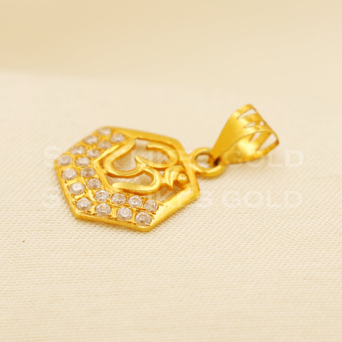 Beautiful 18k Yellow Gold Handmade Zircon Pendant 18k Jewelry, B1476