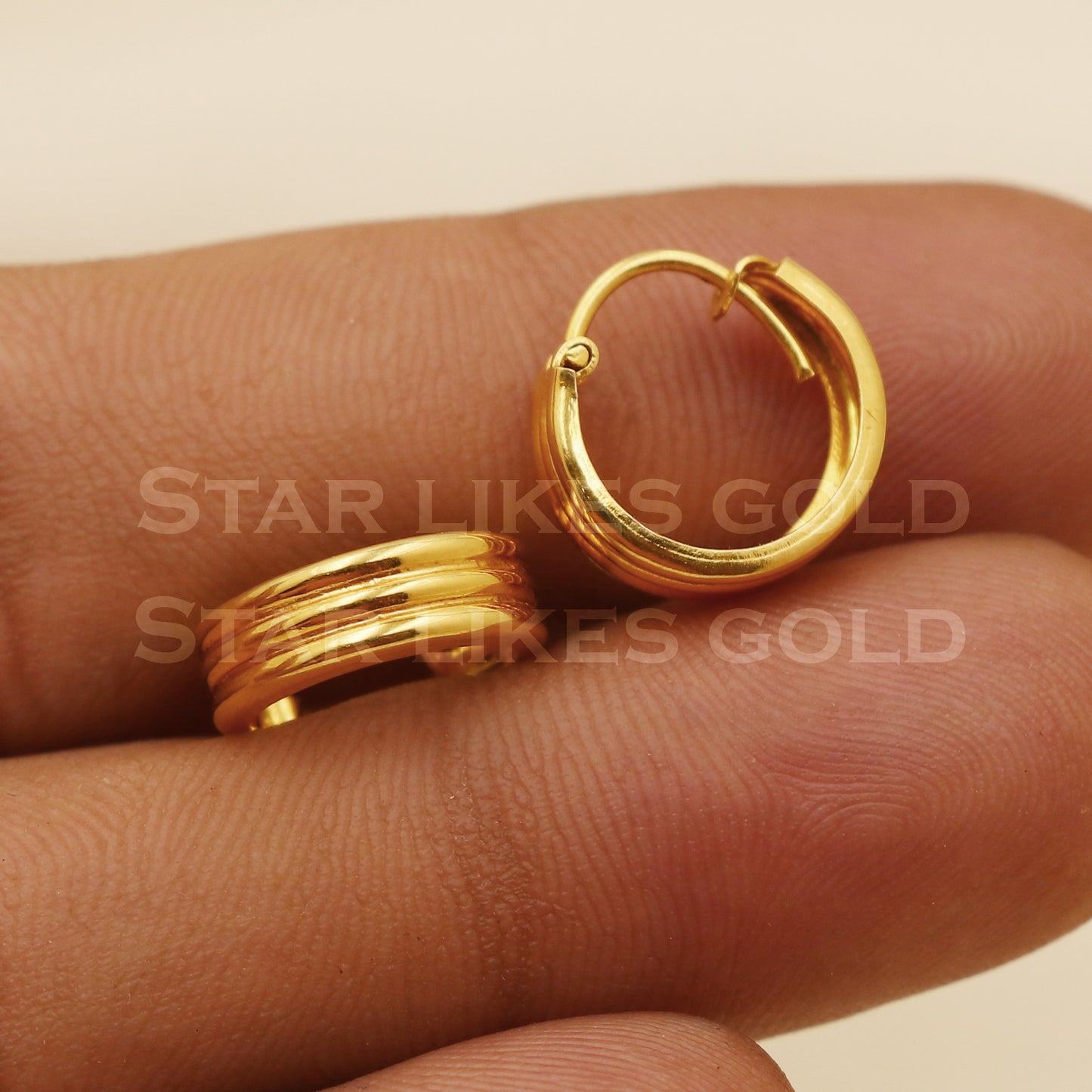 18 karat 18k gold bali hoop earrings, B1505