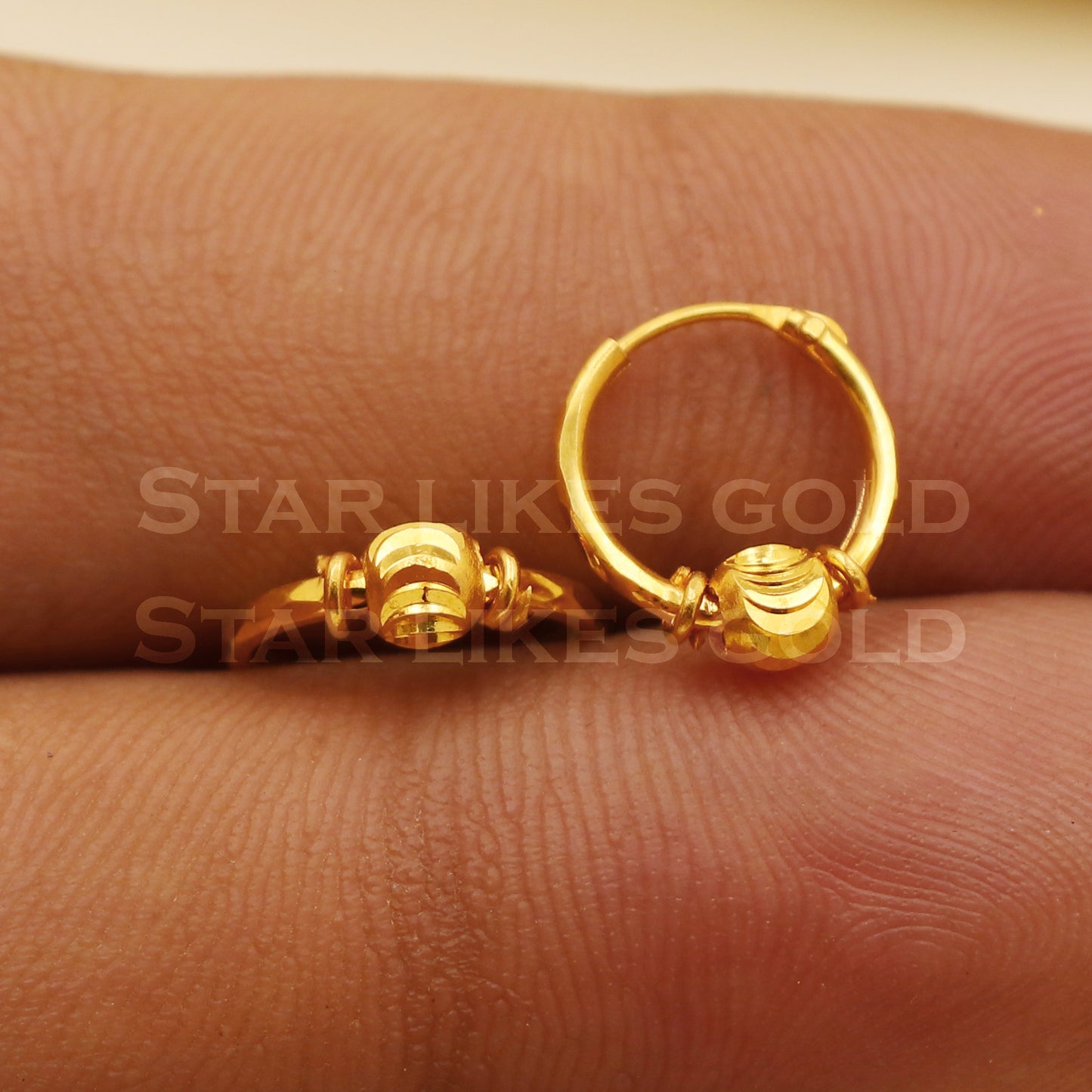 18 karat 18k gold bali hoop earrings, B1509