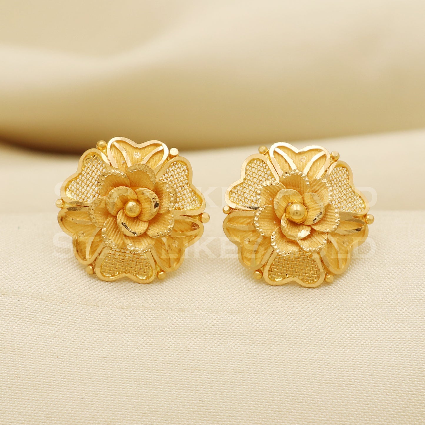 Stunning 22k 22 karat gold stud earrings jewelry, PR1141