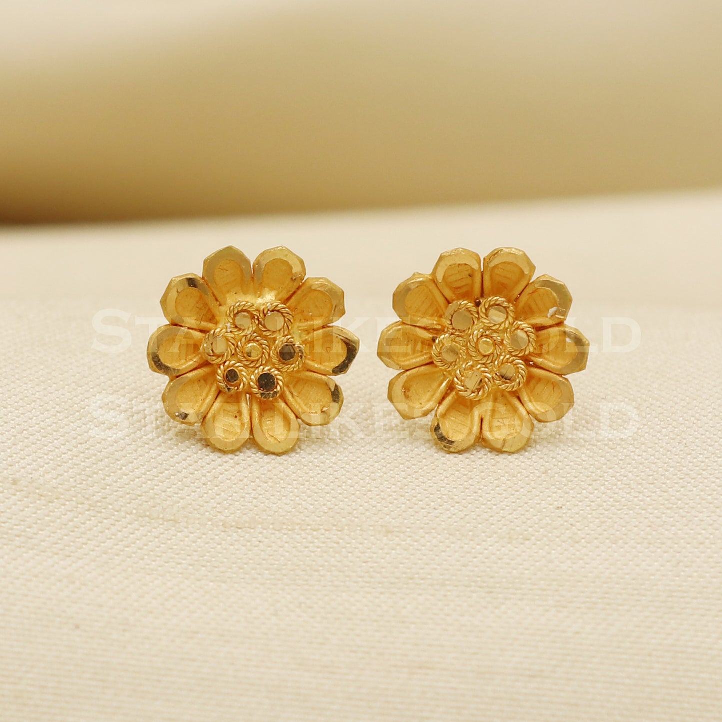 Stunning 22k 22 karat gold stud earrings jewelry, PR1144