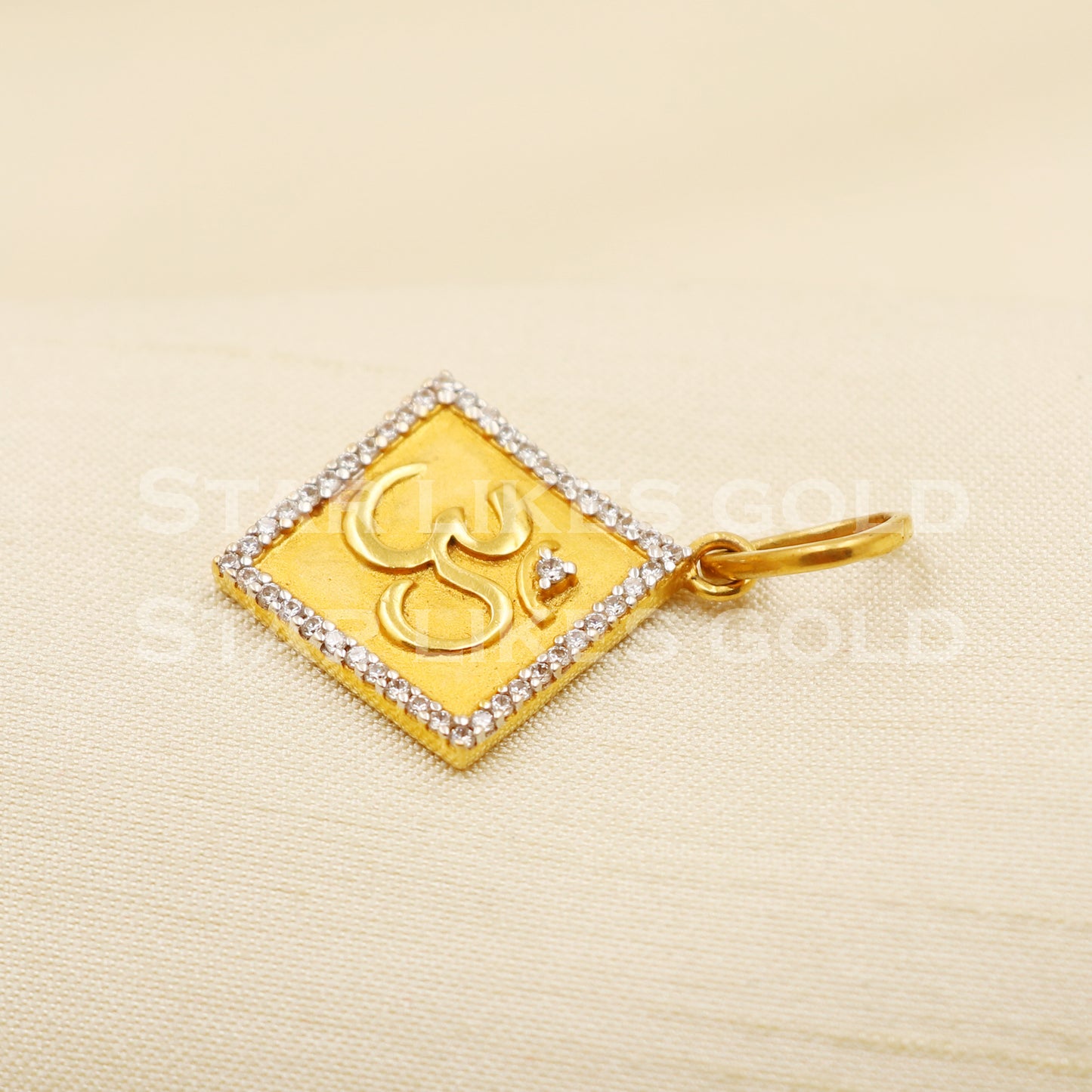 OM Zircons 22k Yellow Gold Handmade Pendant Jewelry, PR1241