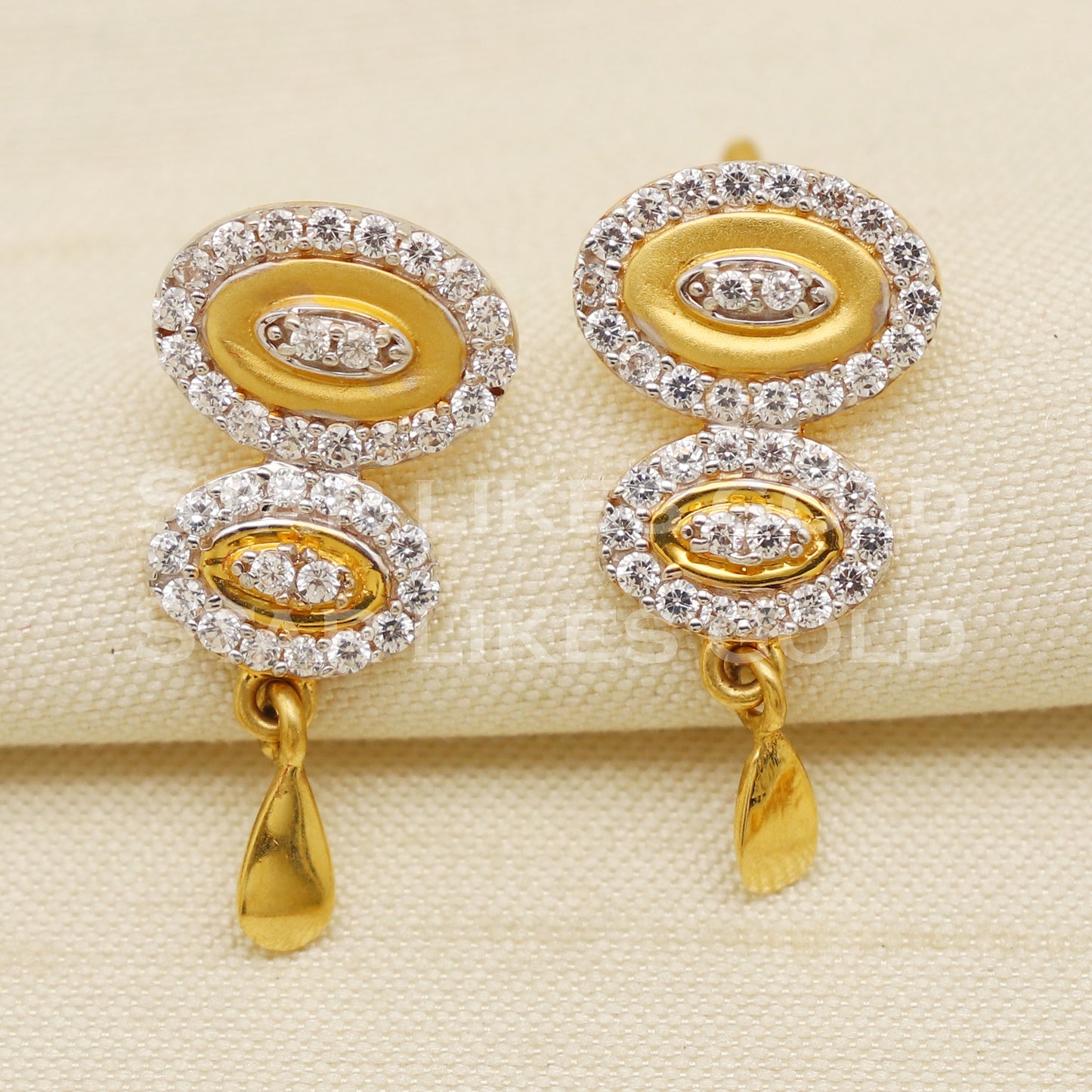 White Stones 22KT 22 Karat GOLD NECKLACE Zircons Jewelry, Indian jewelry, Perfect Gift for Loved Ones, PR1427
