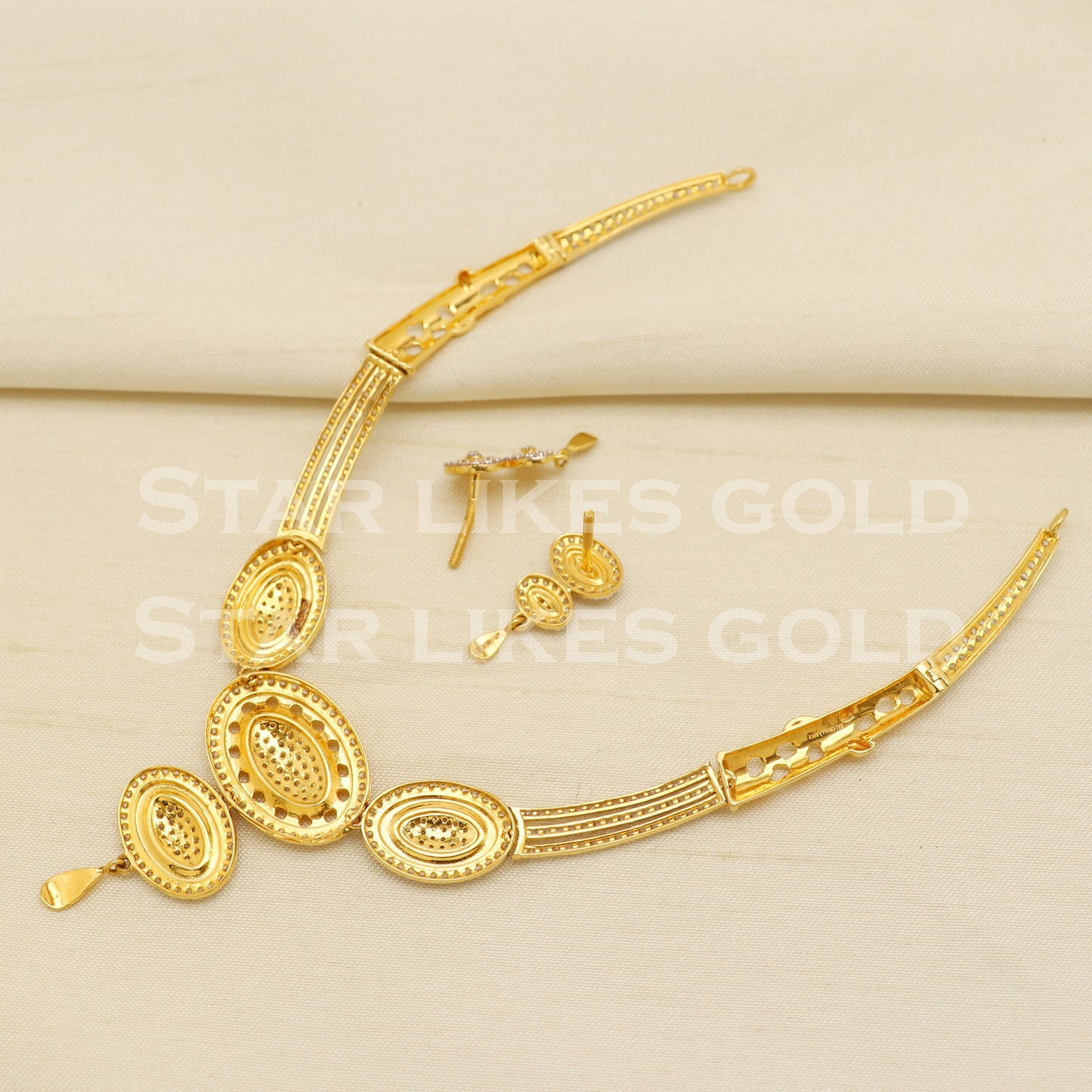 White Stones 22KT 22 Karat GOLD NECKLACE Zircons Jewelry, Indian jewelry, Perfect Gift for Loved Ones, PR1427